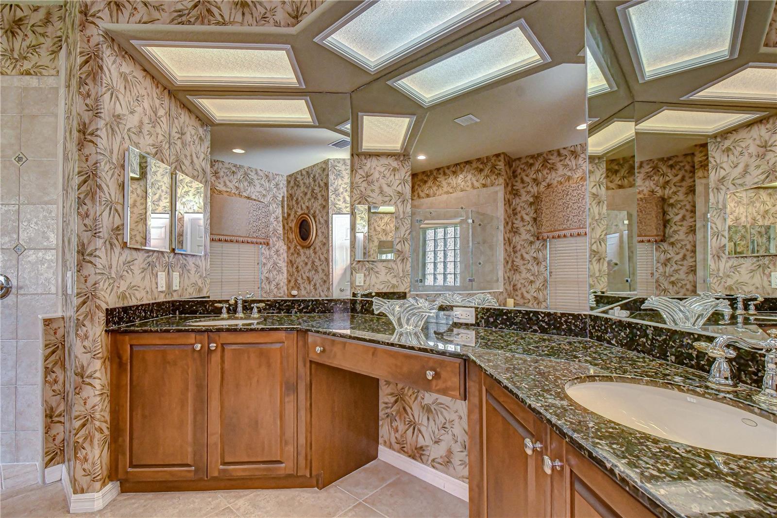 20915 LAKE VIENNA DR