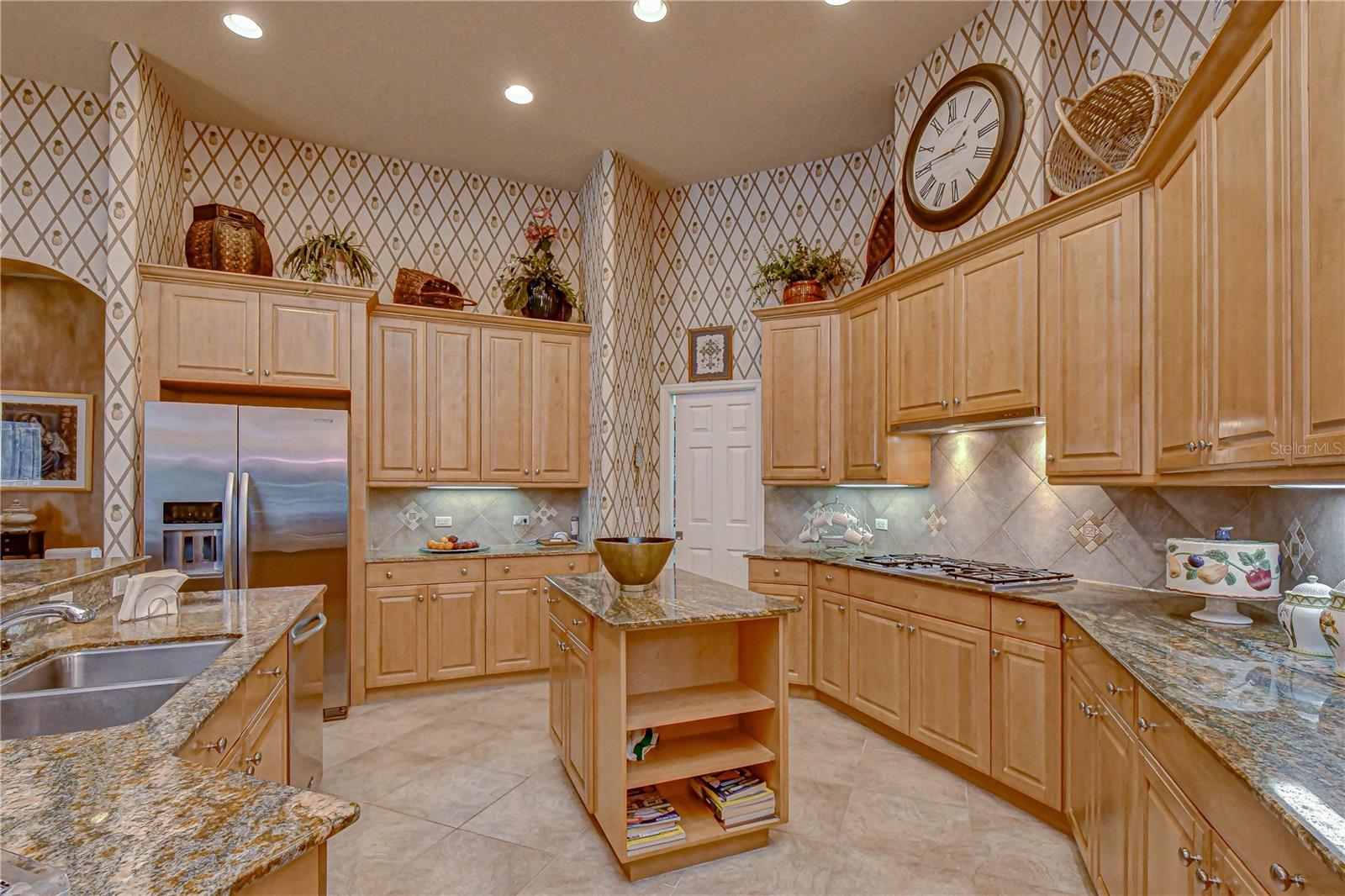 20915 LAKE VIENNA DR