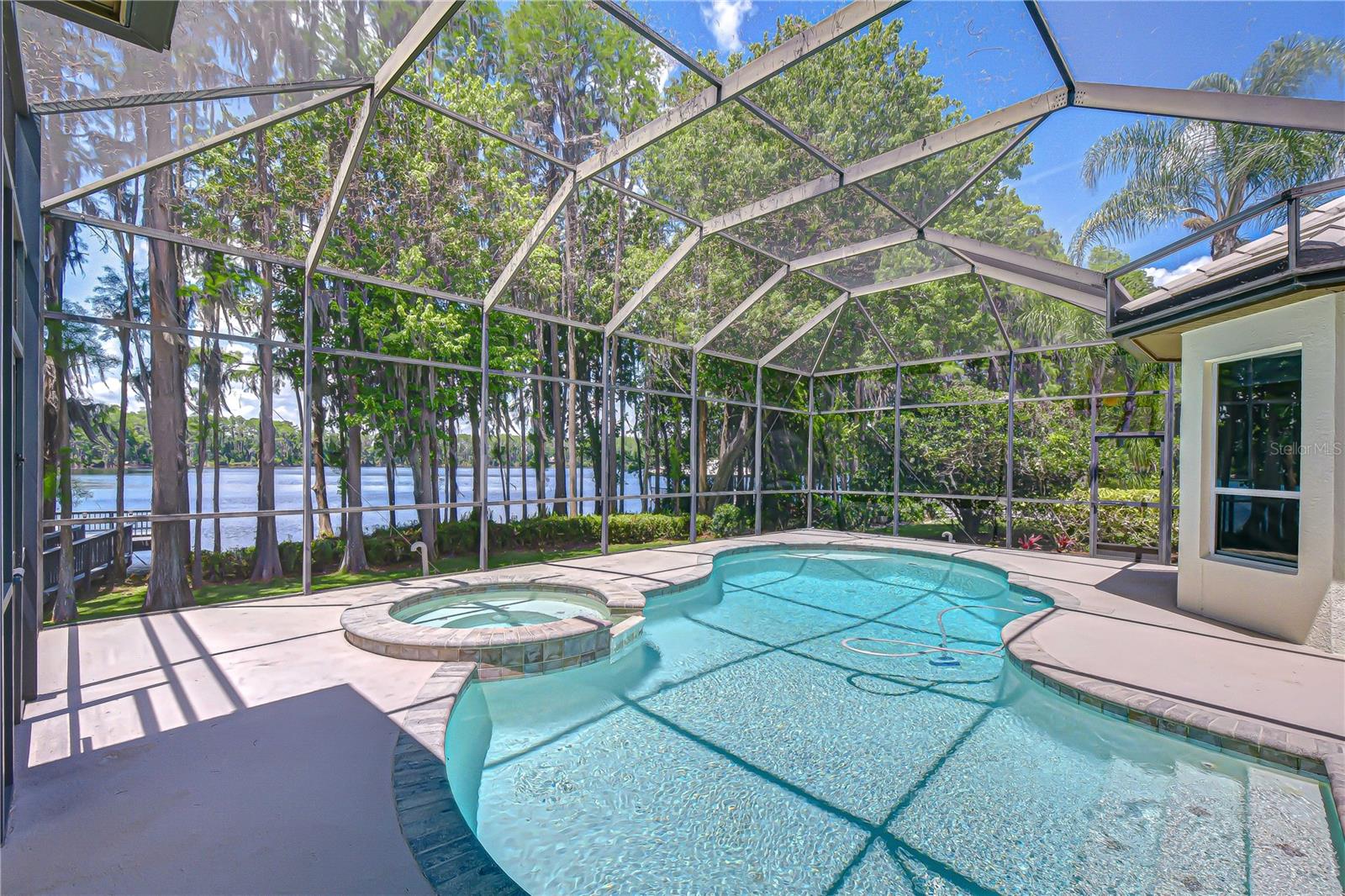 20915 LAKE VIENNA DR