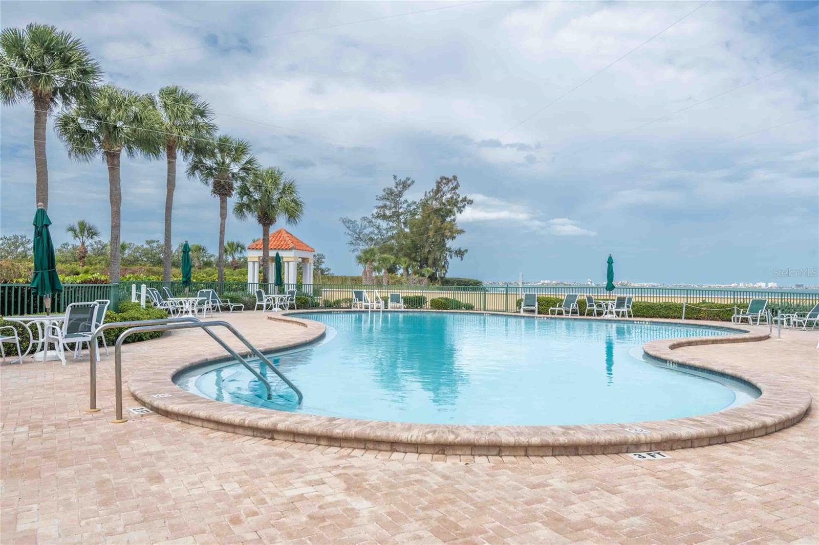 4737 DOLPHIN CAY LN S #407