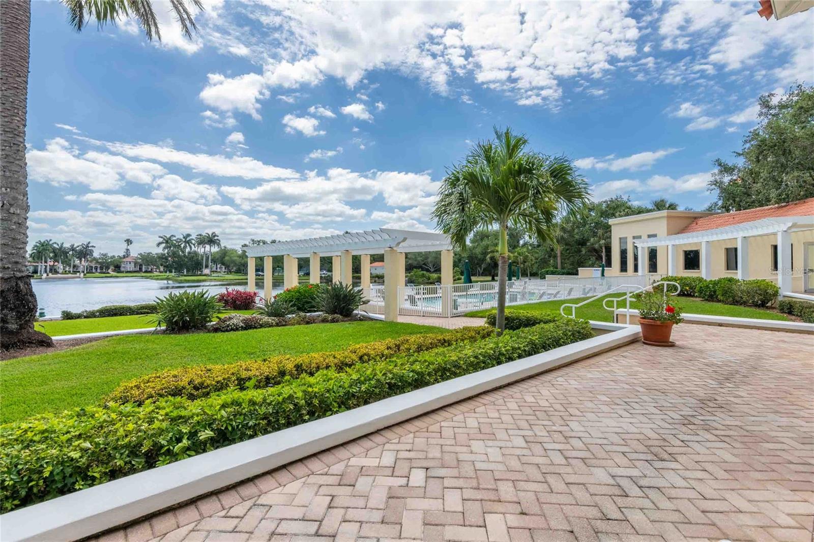 4737 DOLPHIN CAY LN S #407