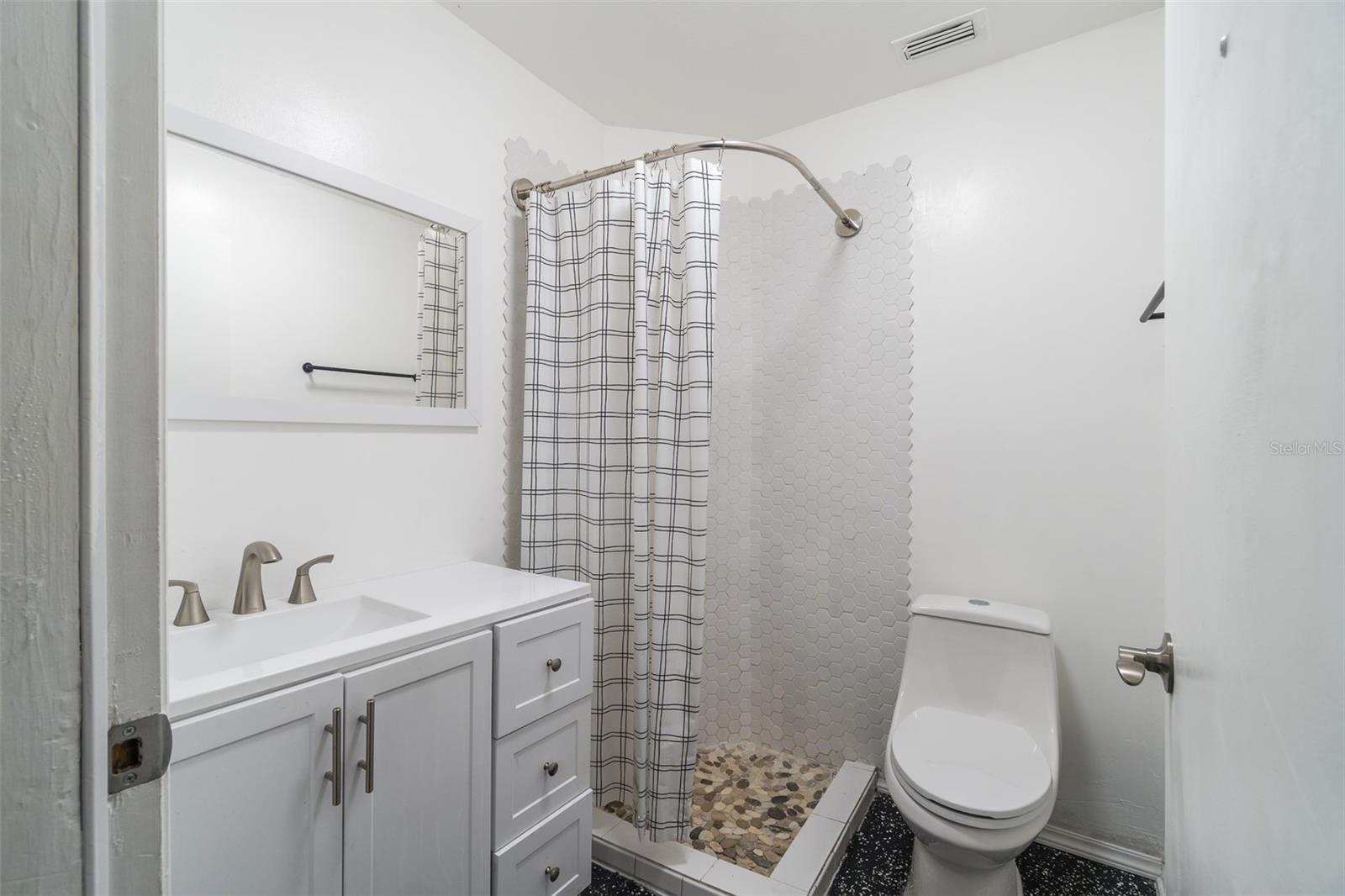 1707 BONDURANT WAY