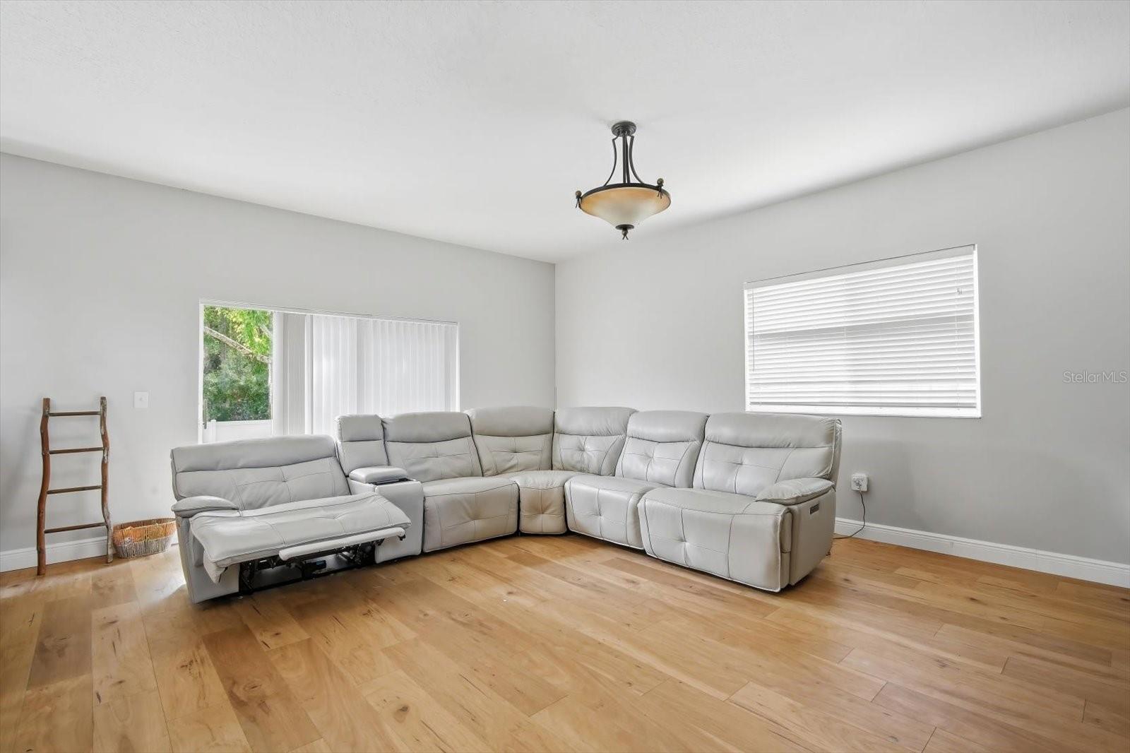 19321 SANDY SPRINGS CIR