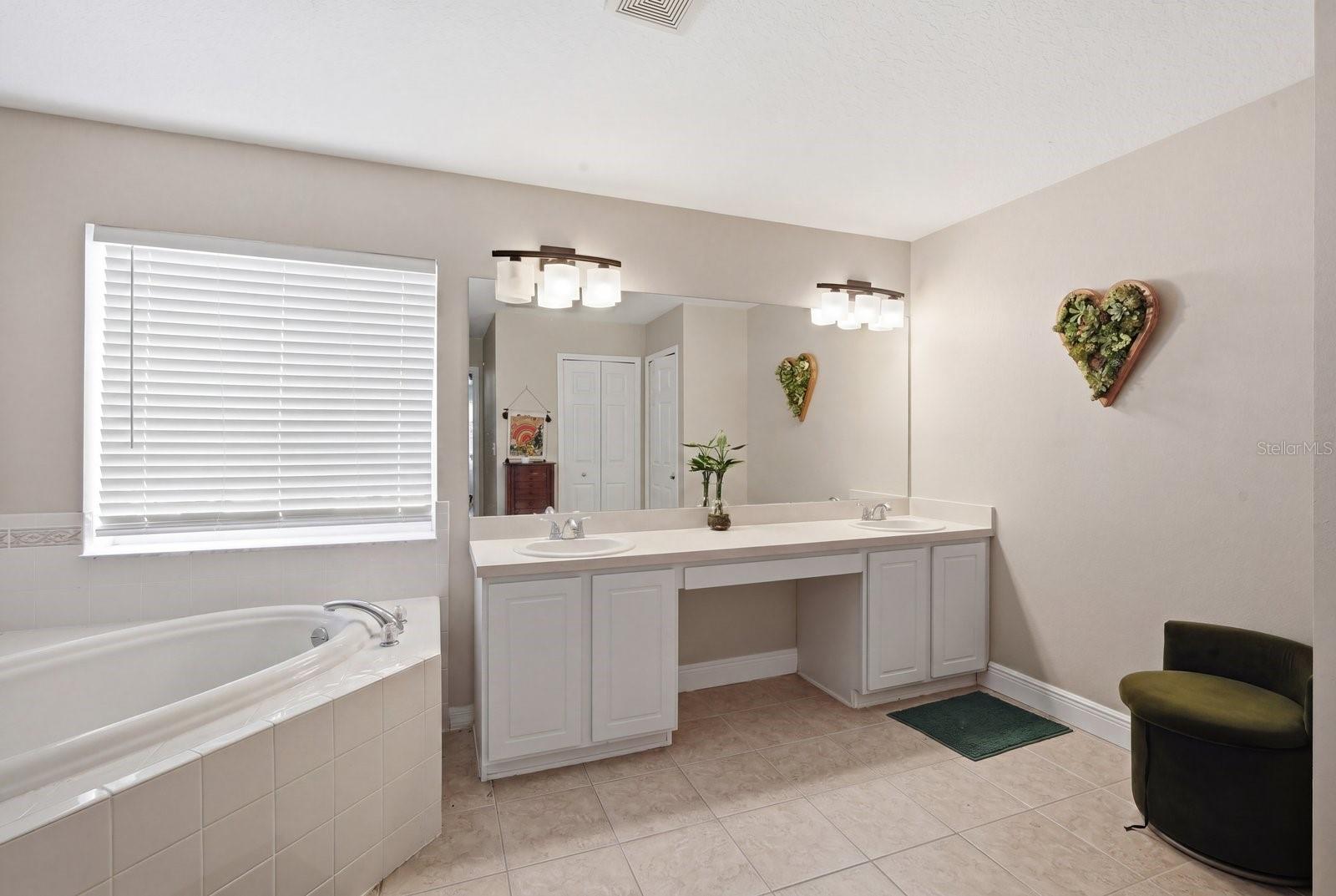 19321 SANDY SPRINGS CIR