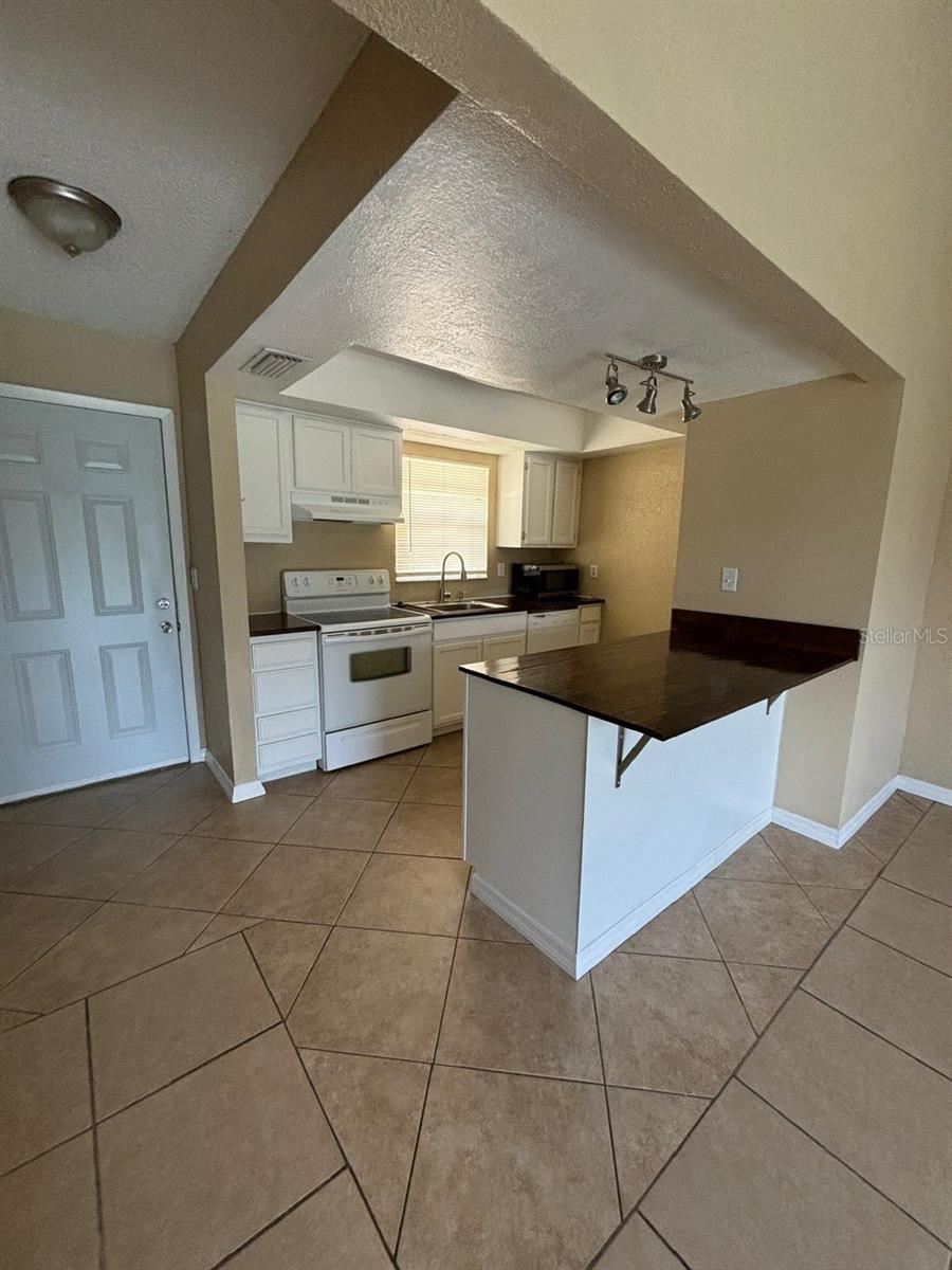 5109 LAWNTON CT
