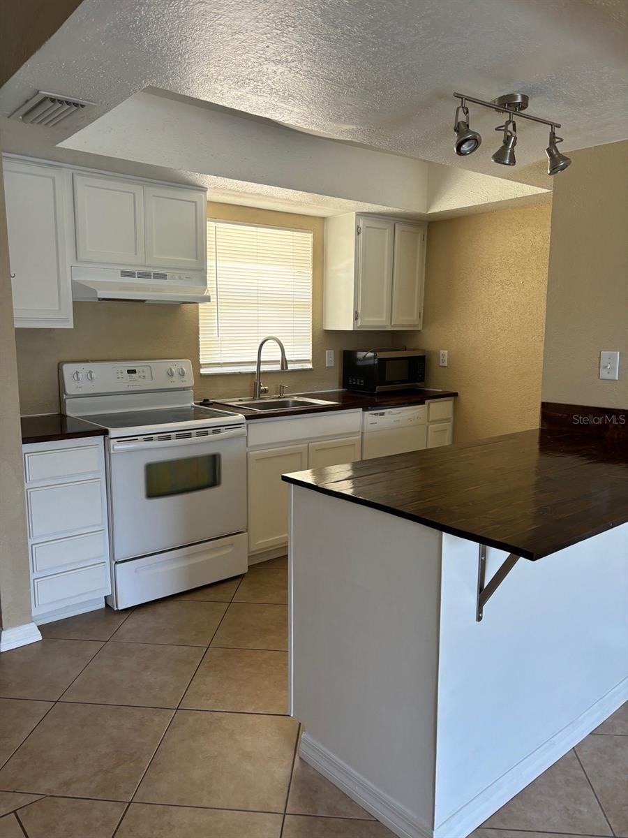 5109 LAWNTON CT