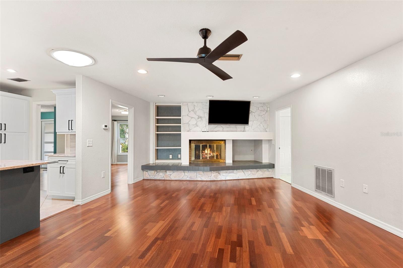 4308 MIDDLE LAKE DR