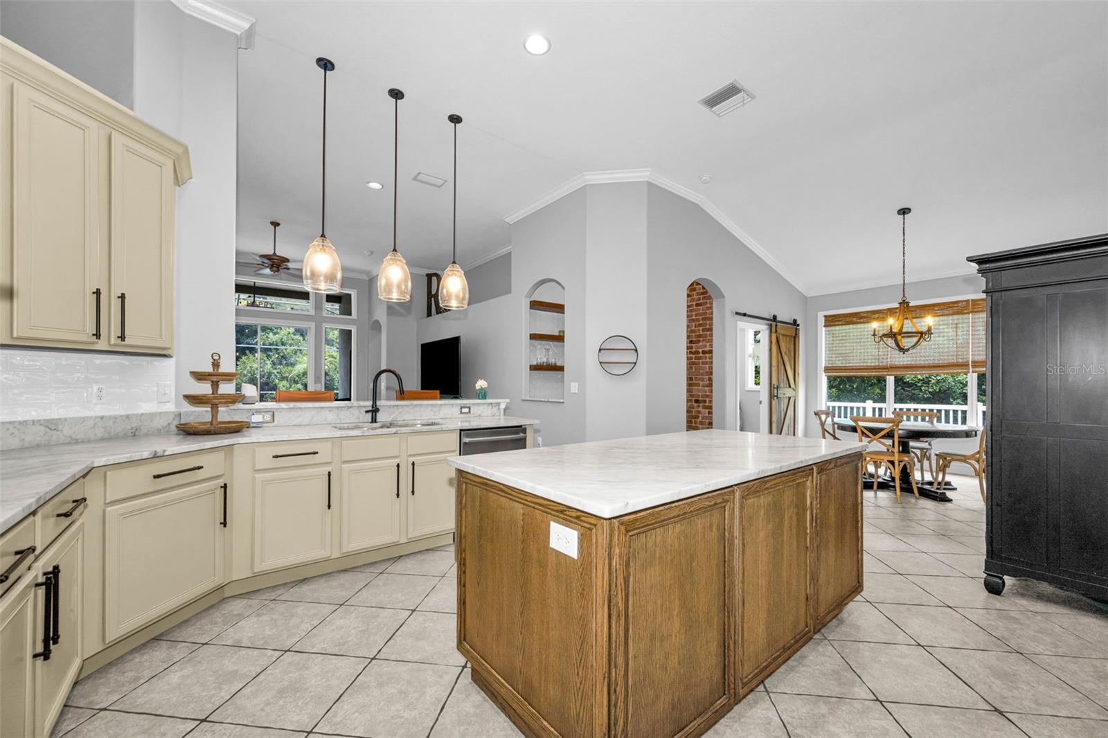 16207 RAMBLING RD