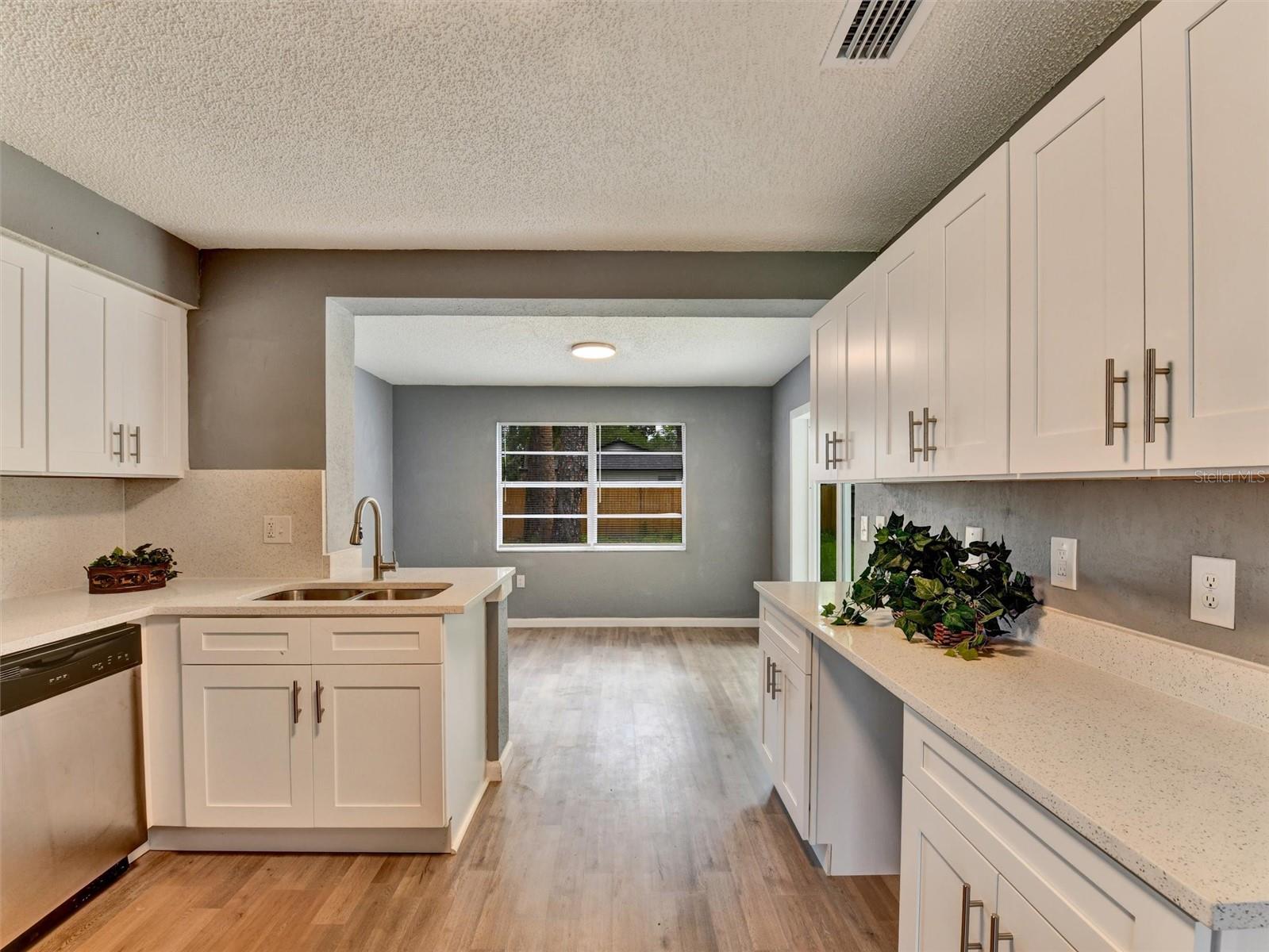 7138 OAKWOOD DR