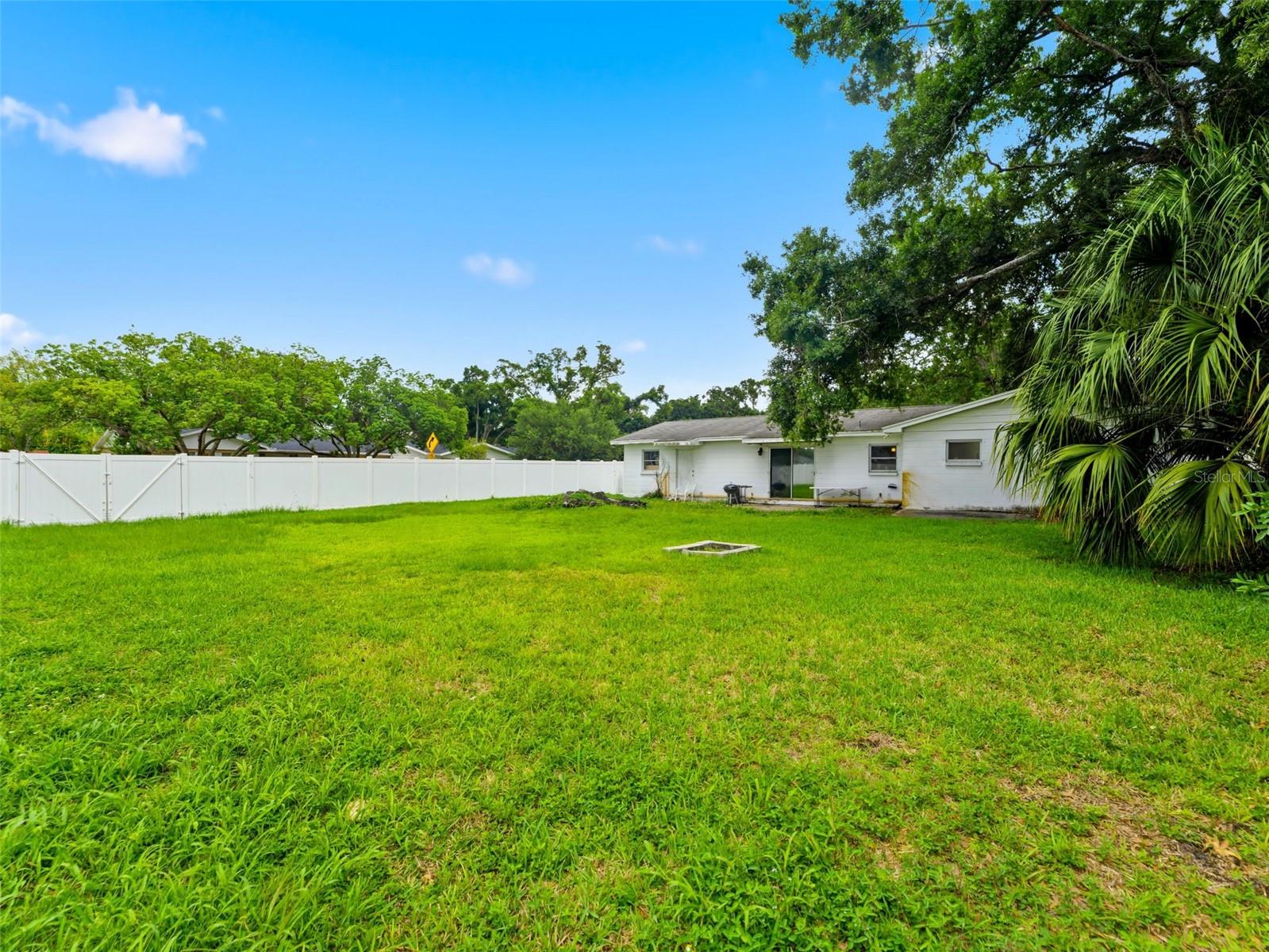 2109 W ERNA DR