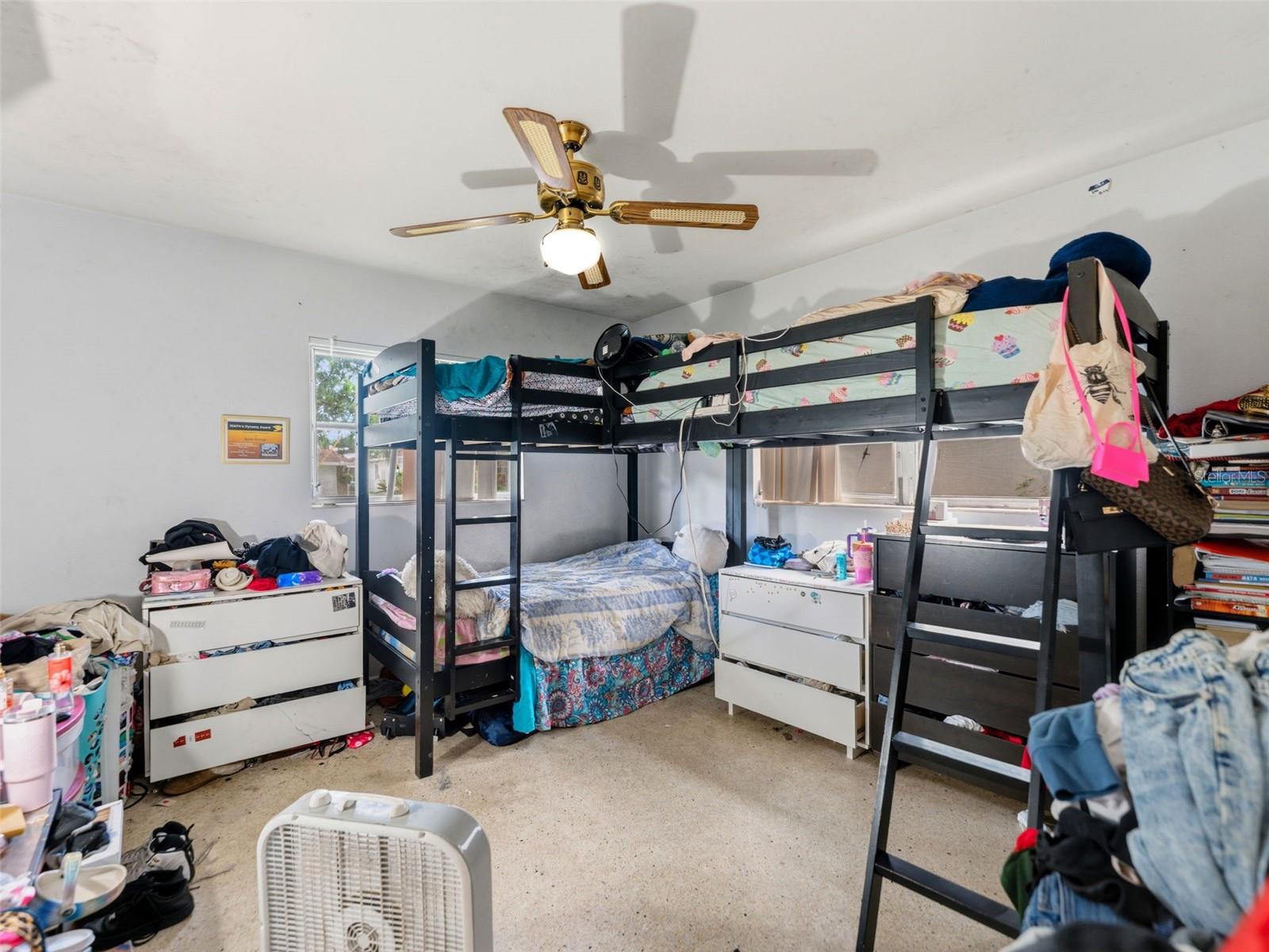 2109 W ERNA DR