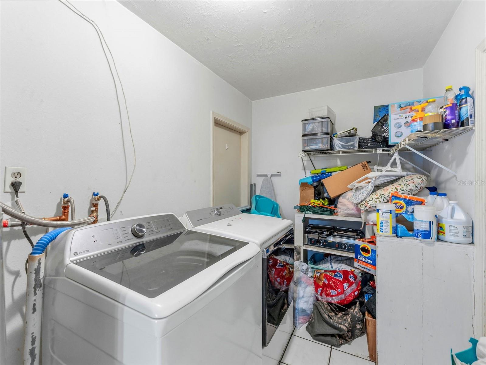2109 W ERNA DR