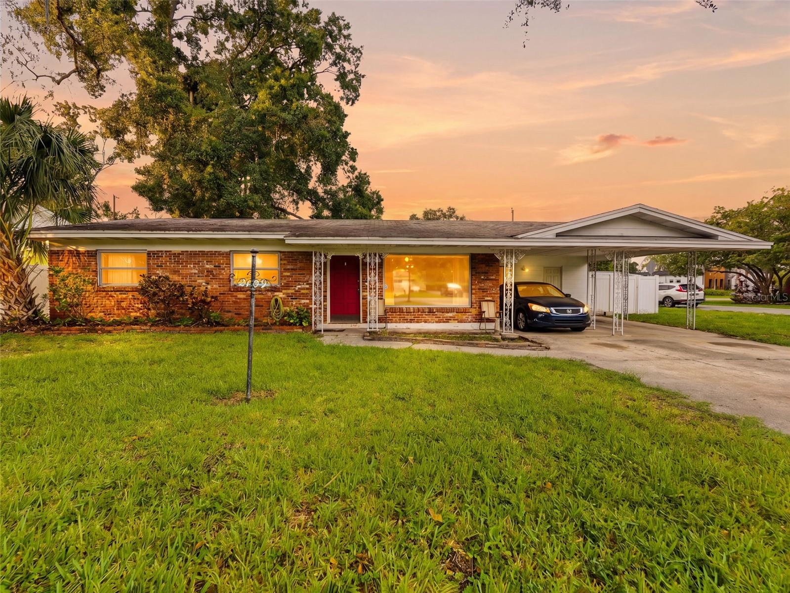 2109 W ERNA DR