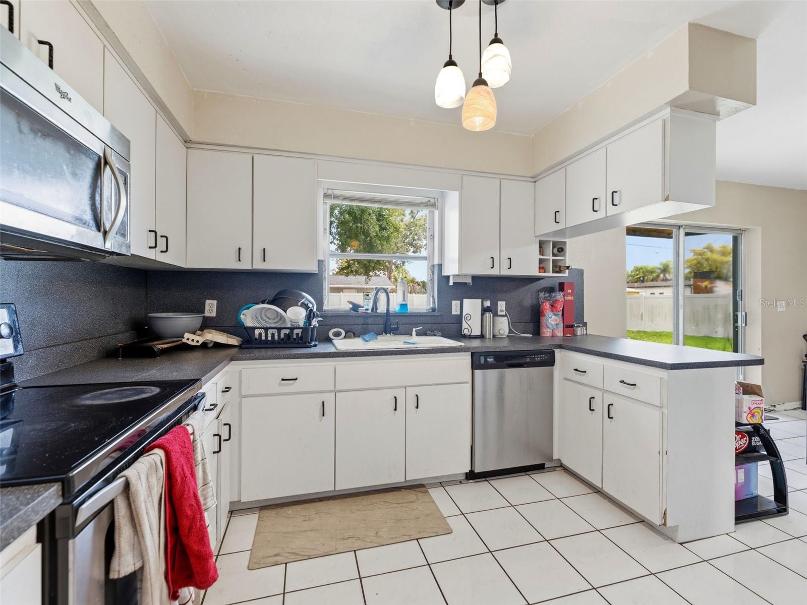 2109 W ERNA DR