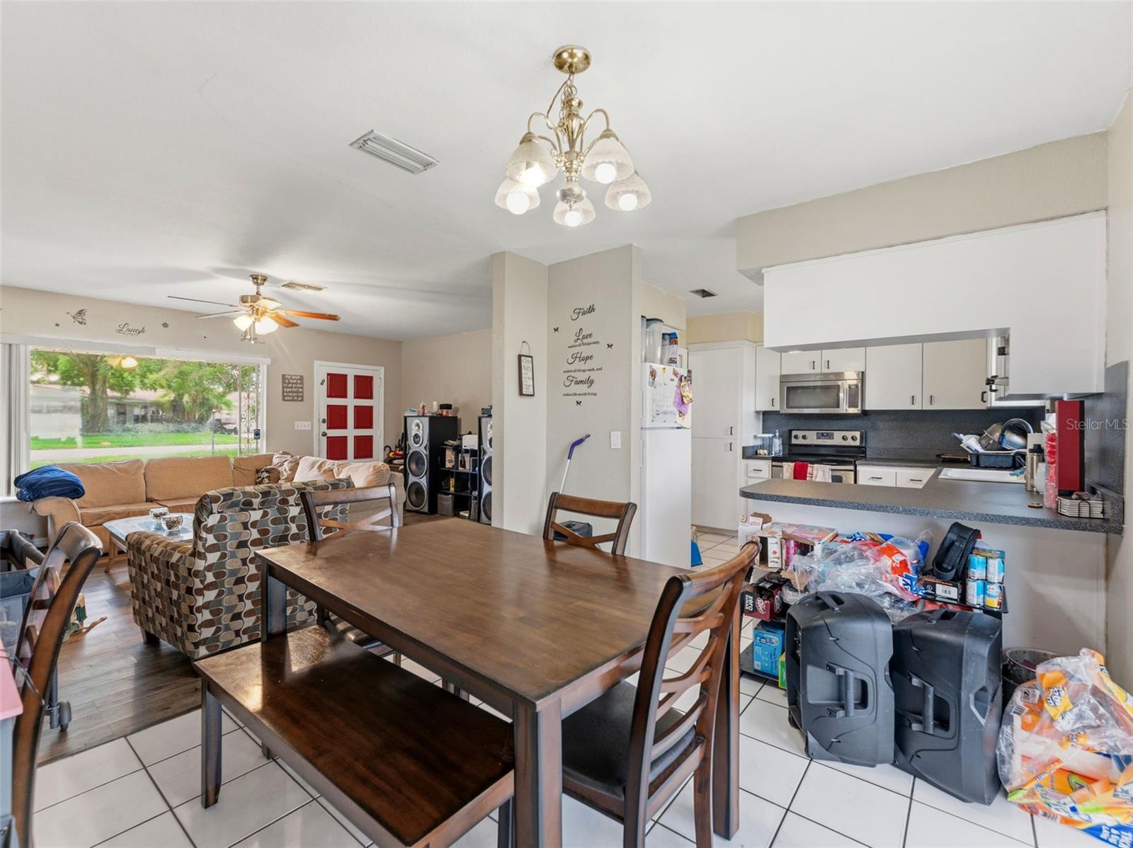 2109 W ERNA DR