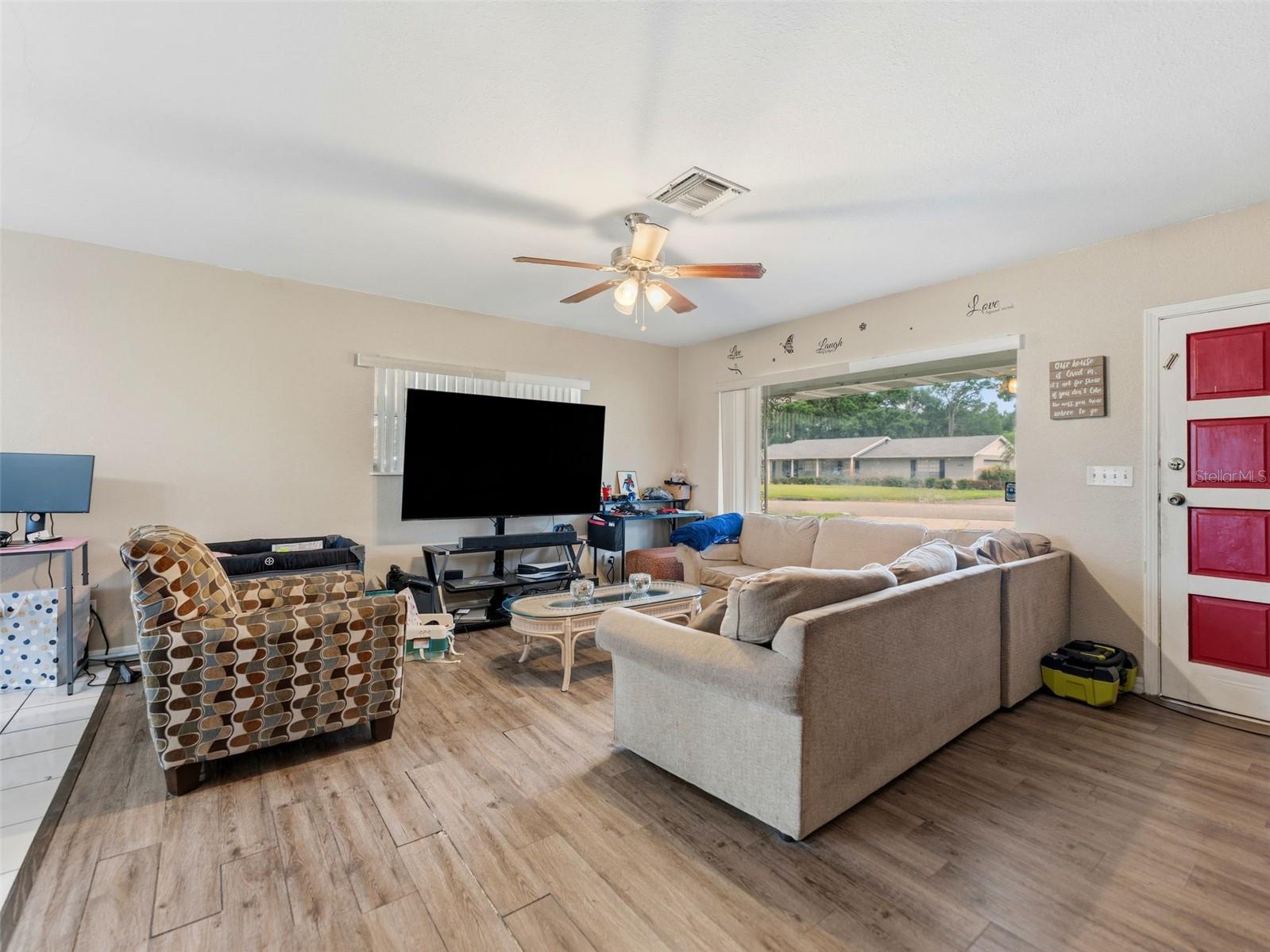 2109 W ERNA DR