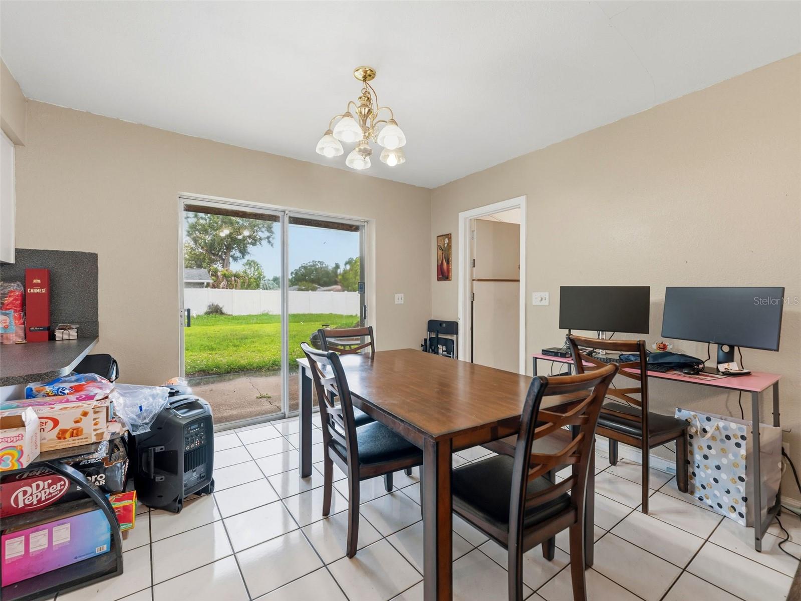 2109 W ERNA DR