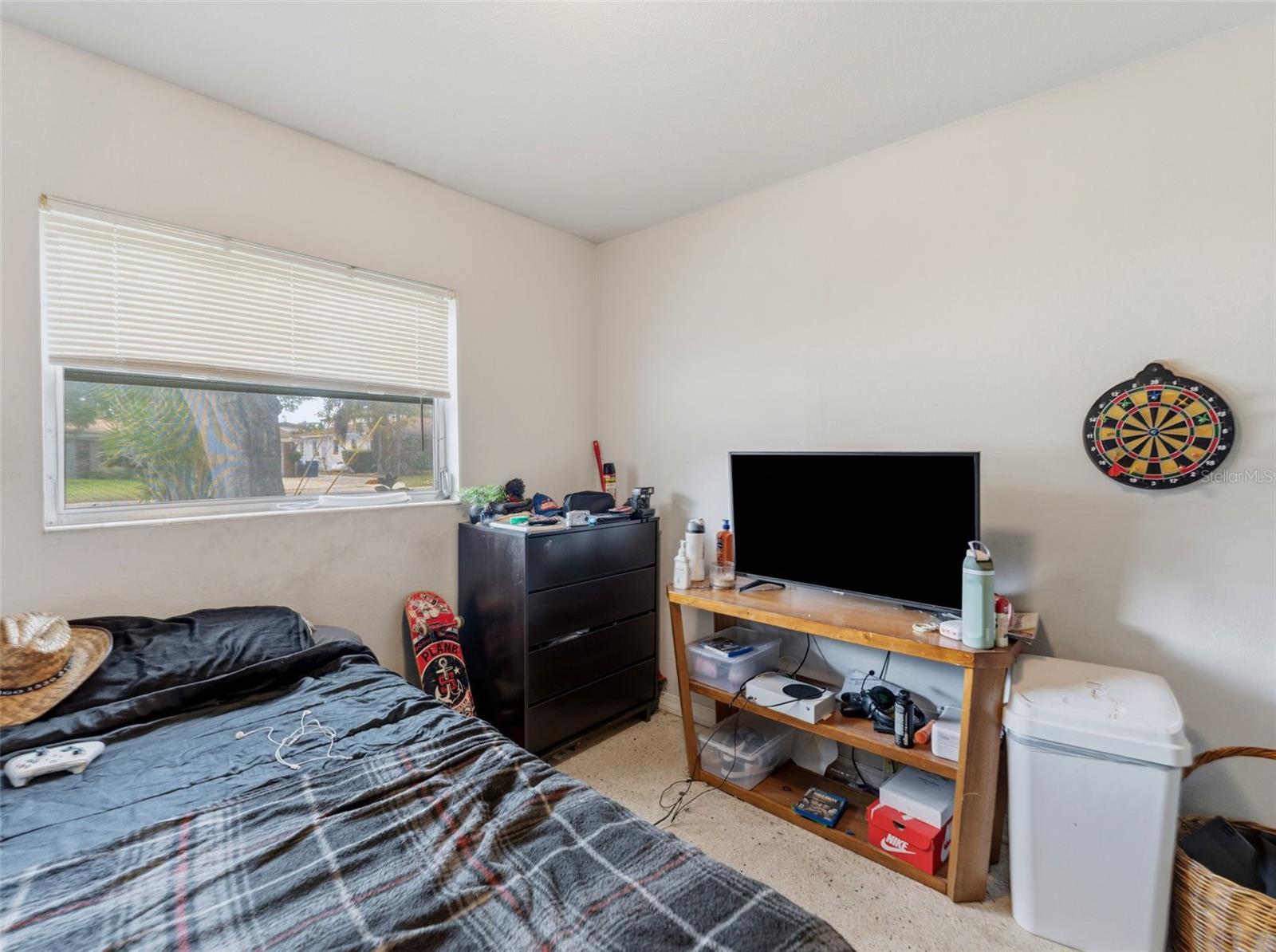 2109 W ERNA DR