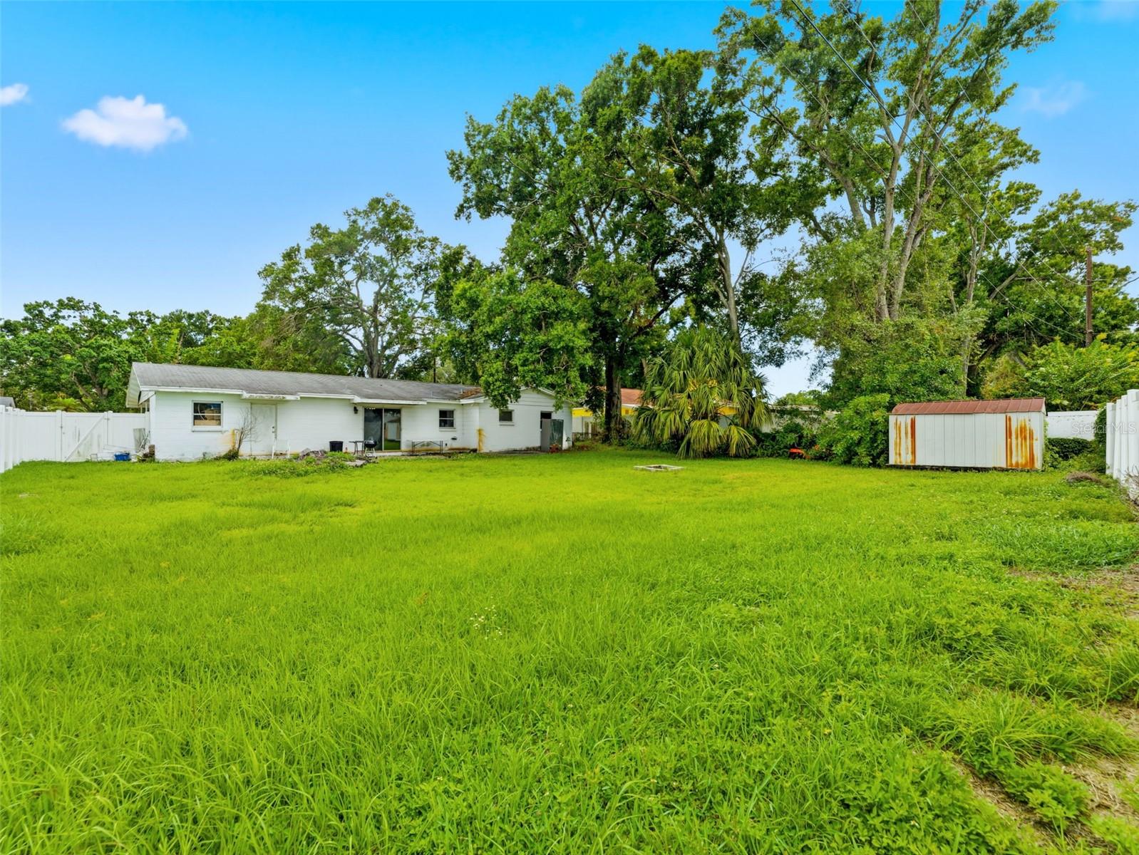 2109 W ERNA DR