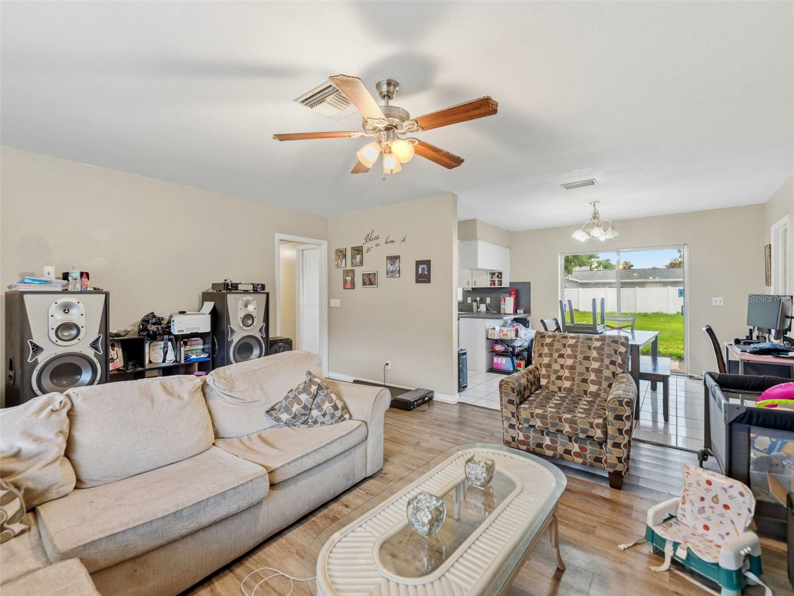 2109 W ERNA DR