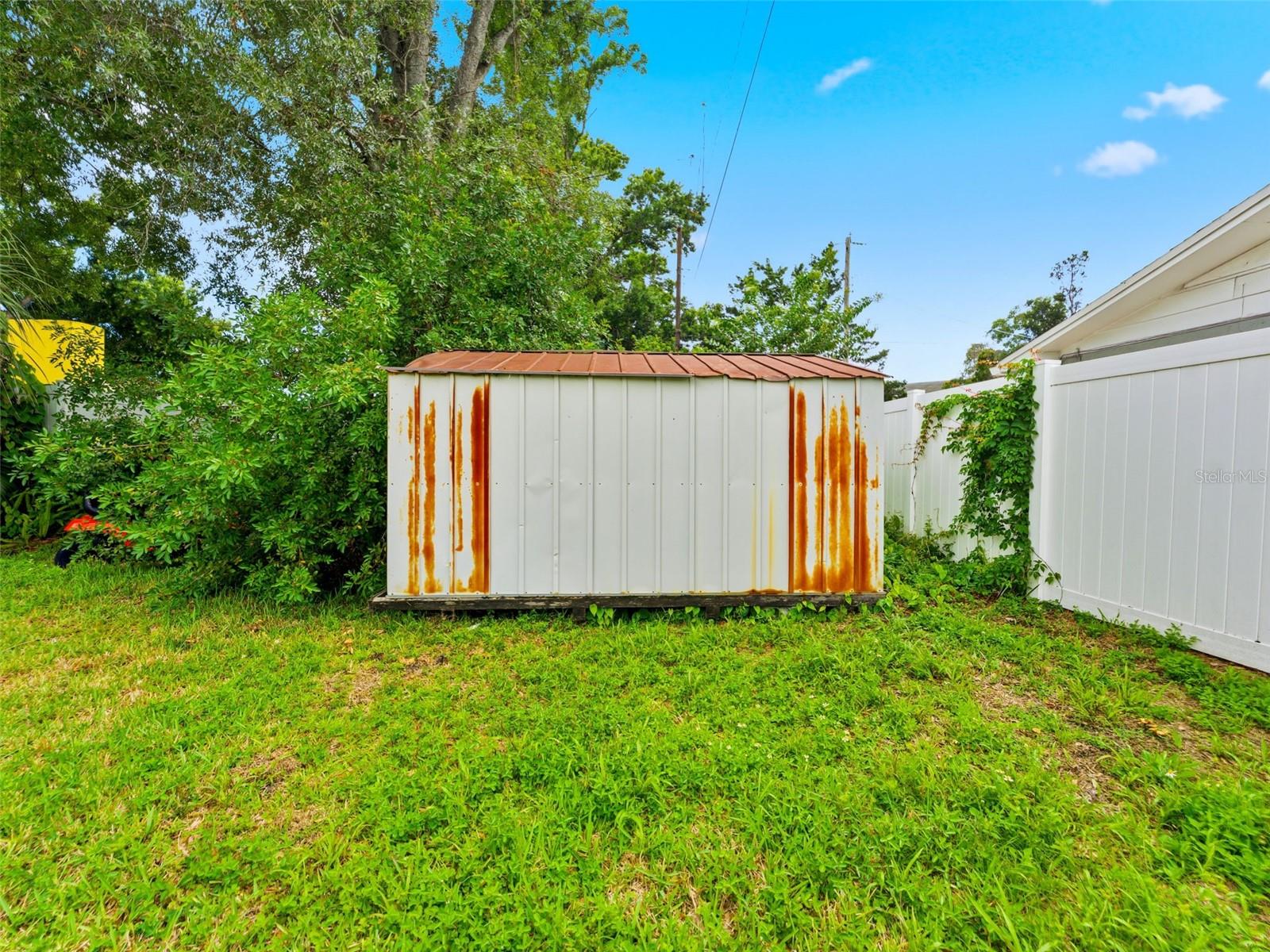 2109 W ERNA DR