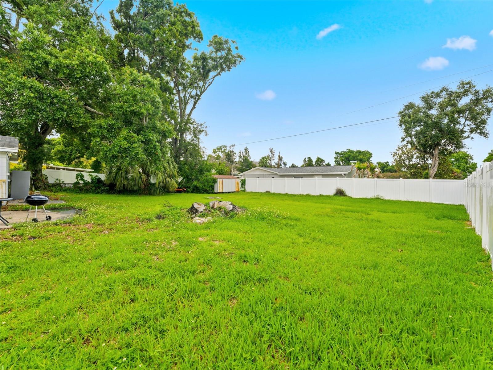 2109 W ERNA DR
