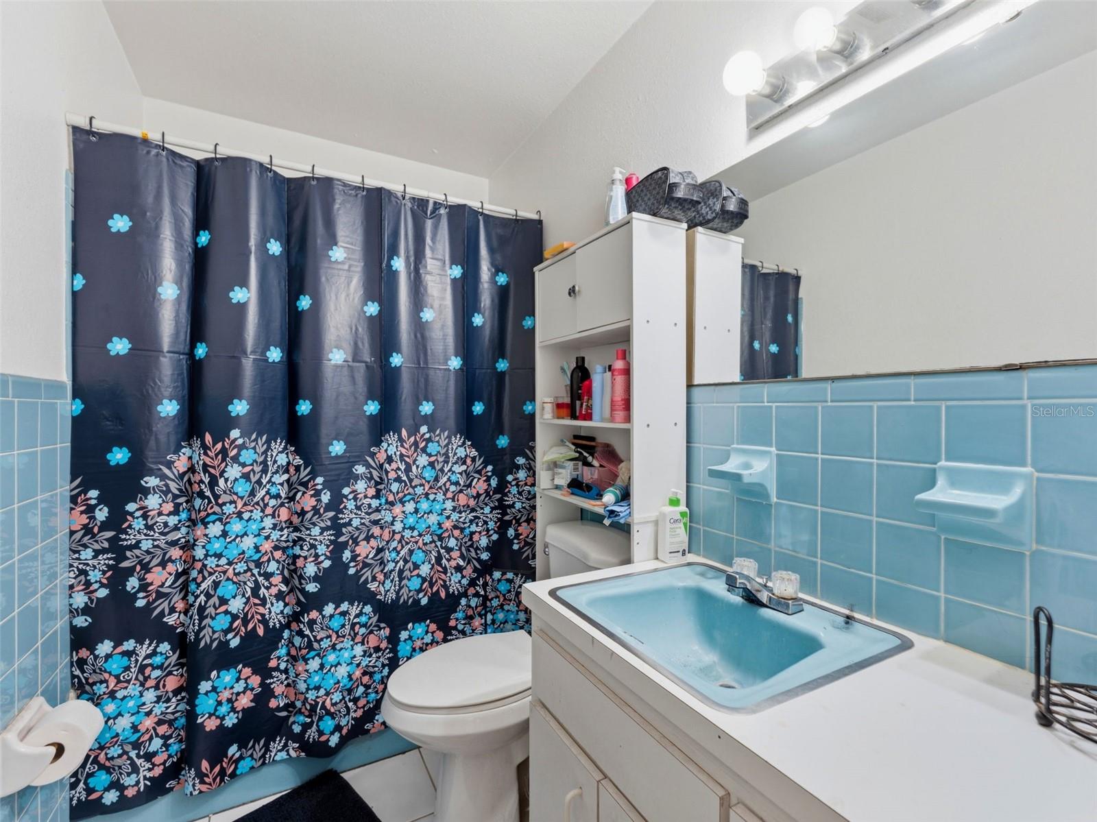 2109 W ERNA DR