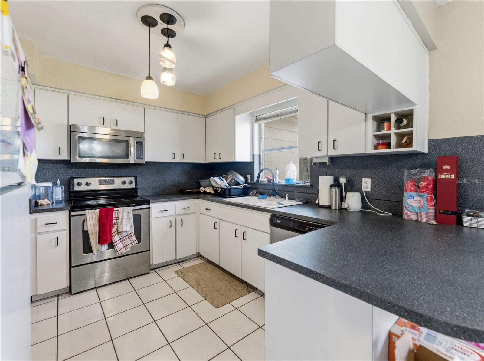 2109 W ERNA DR