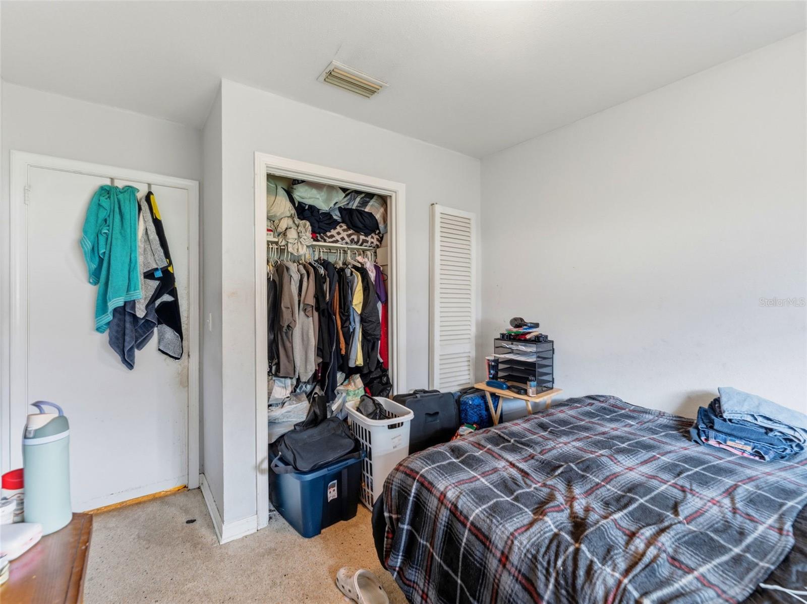 2109 W ERNA DR