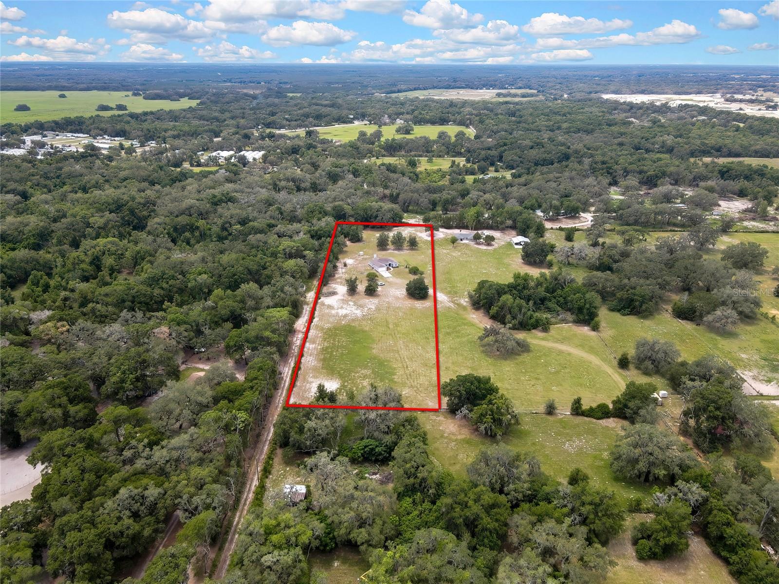 20136 TWIN OAKS RD
