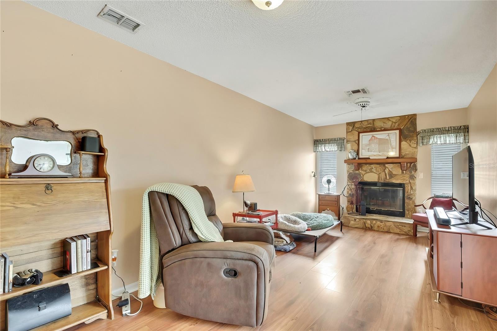 20136 TWIN OAKS RD