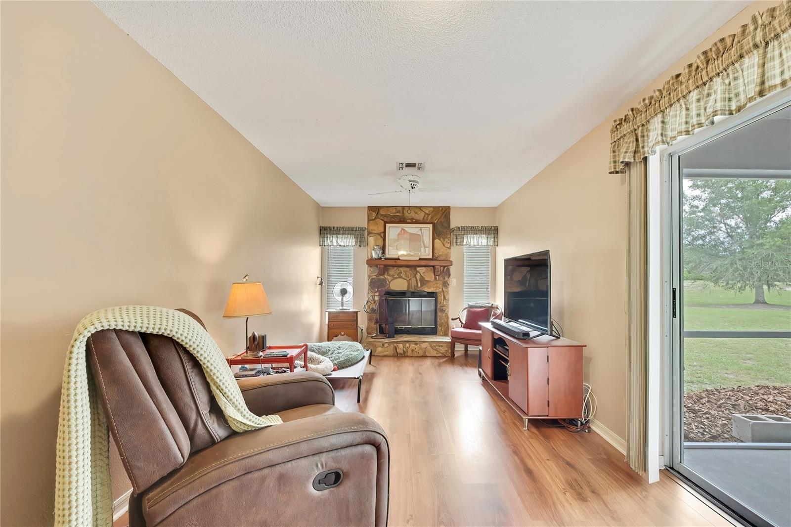 20136 TWIN OAKS RD