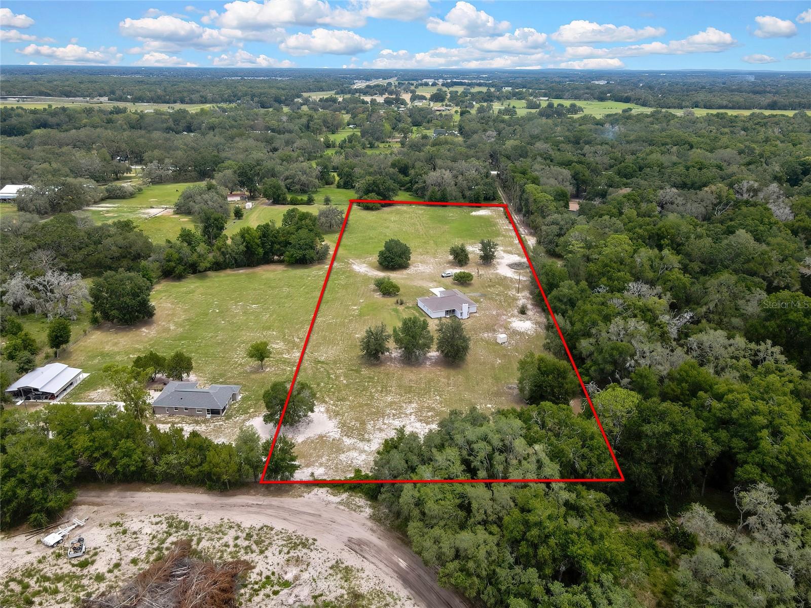 20136 TWIN OAKS RD