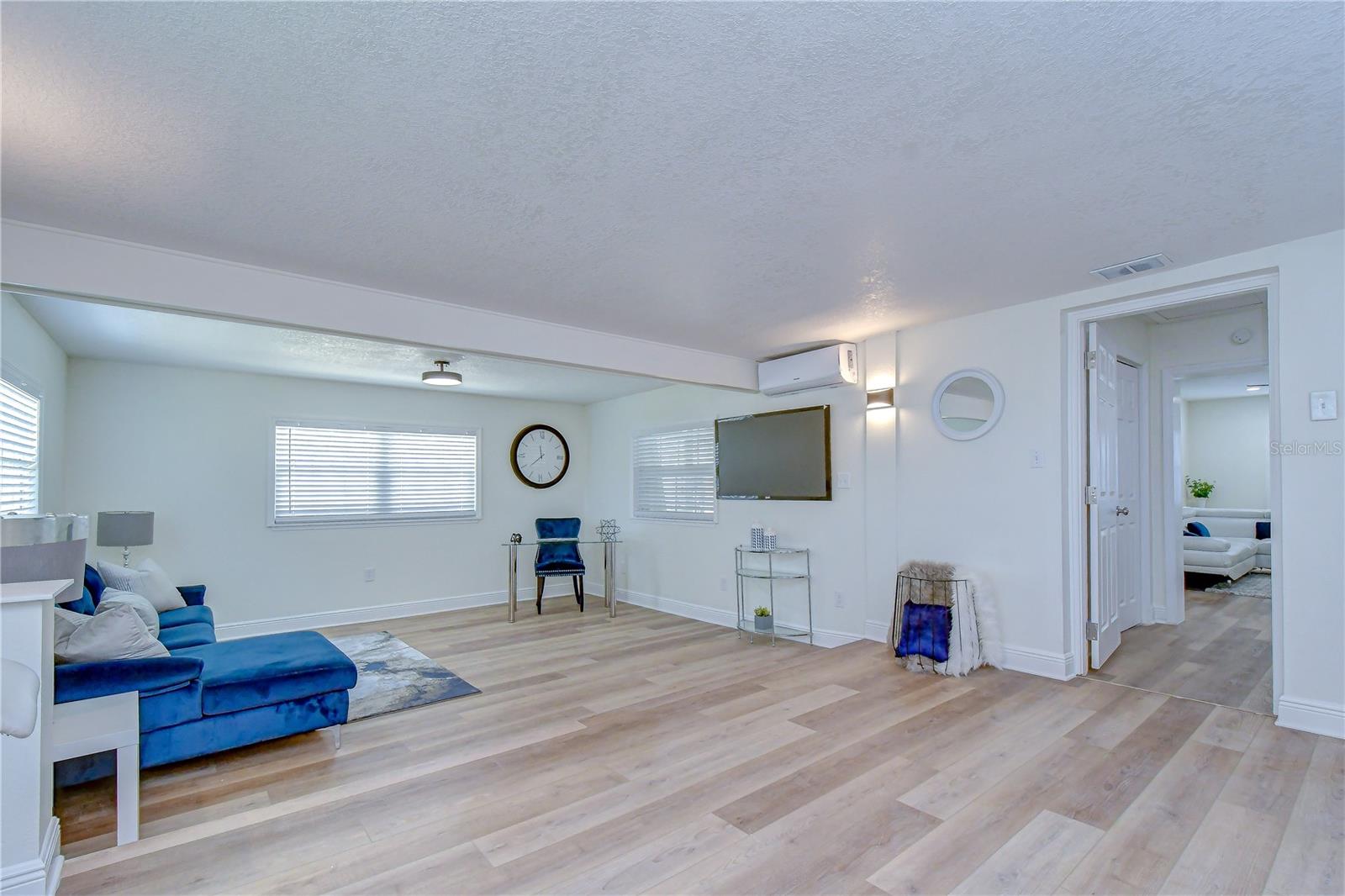2101 W HAMILTON AVE