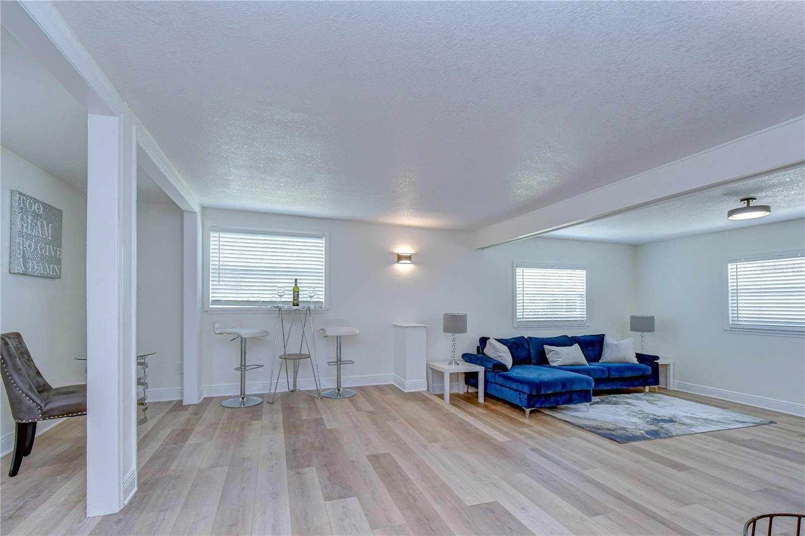 2101 W HAMILTON AVE