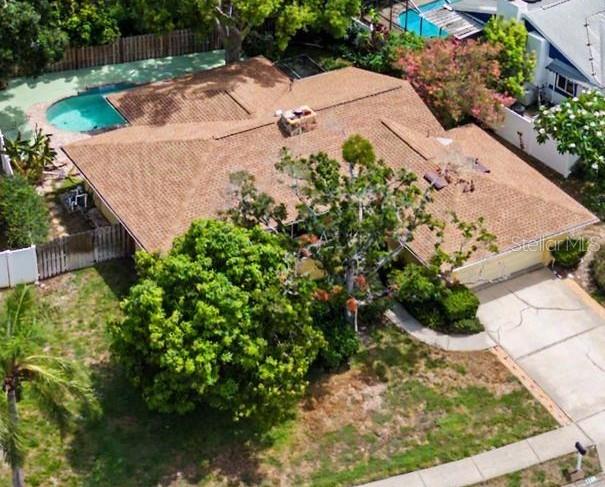 1100 PERSIMMON DR