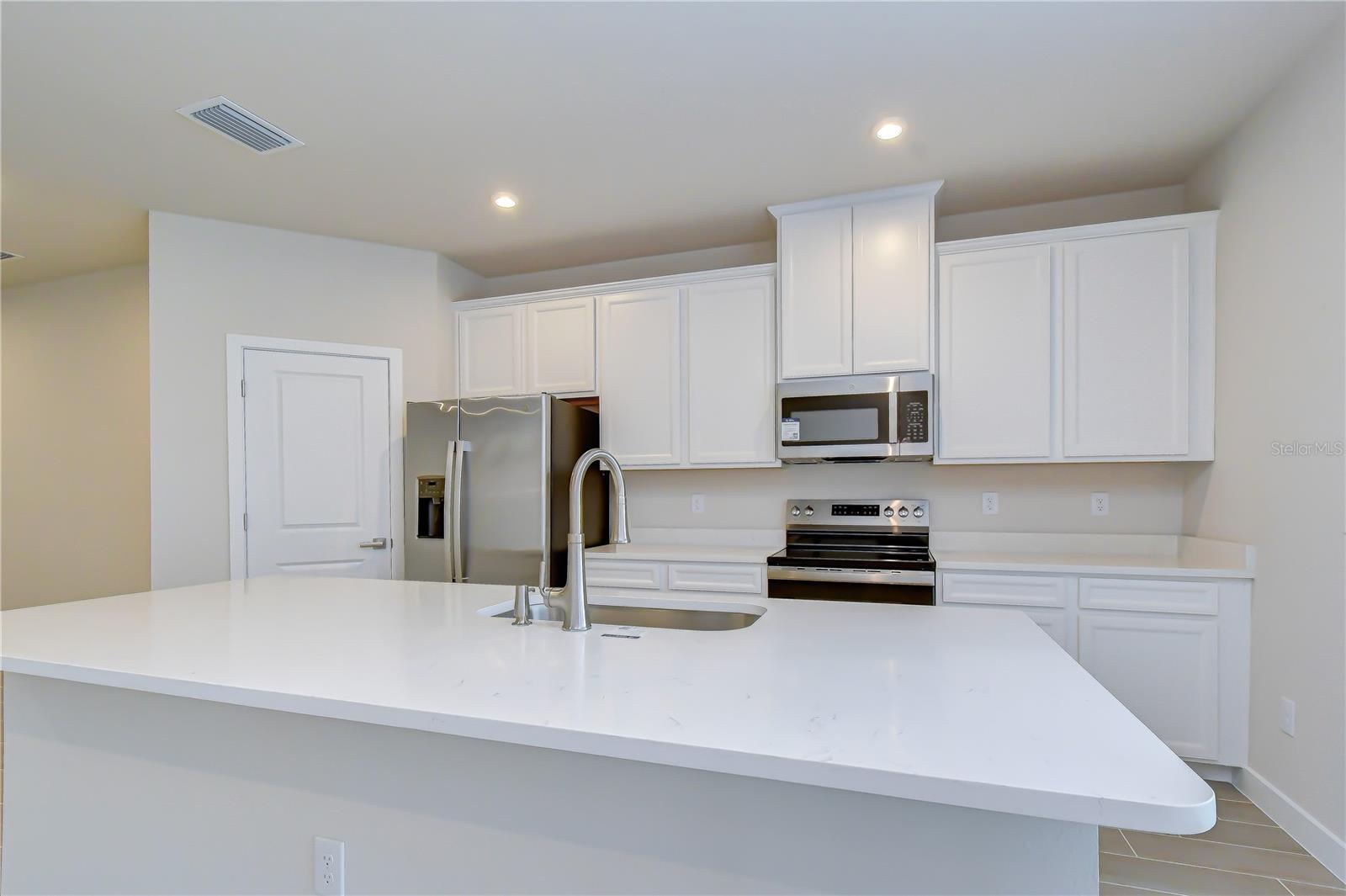 20253 LOU ANGELA LN
