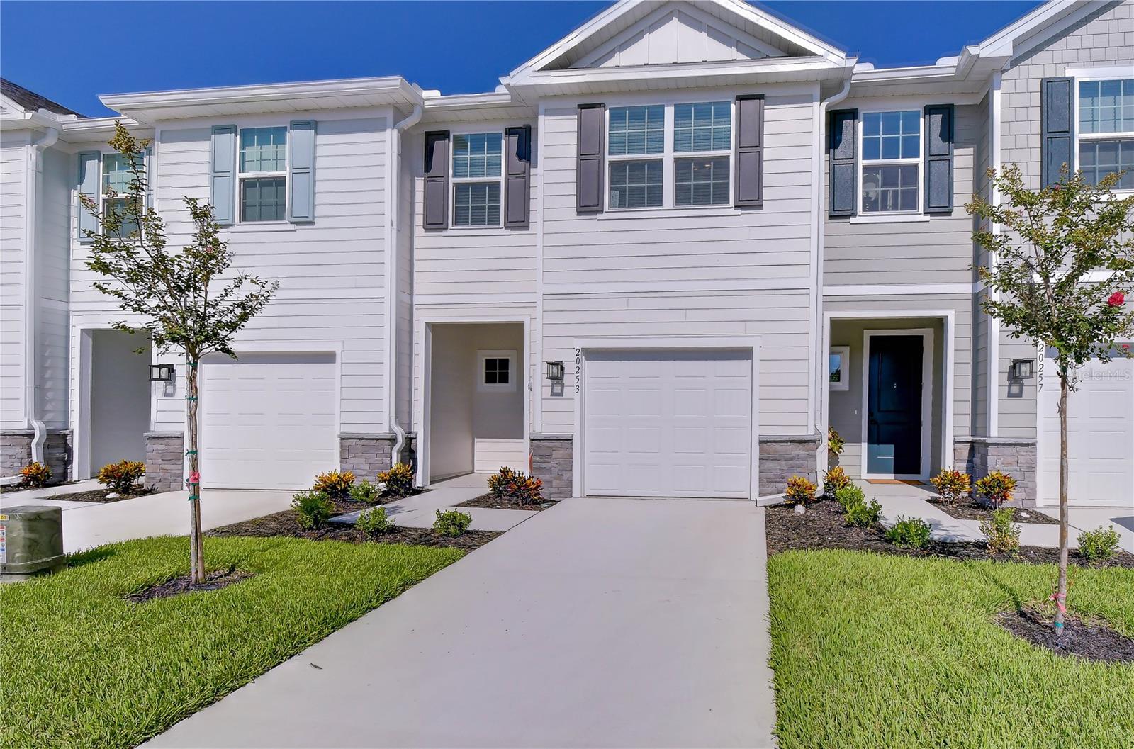 20253 LOU ANGELA LN