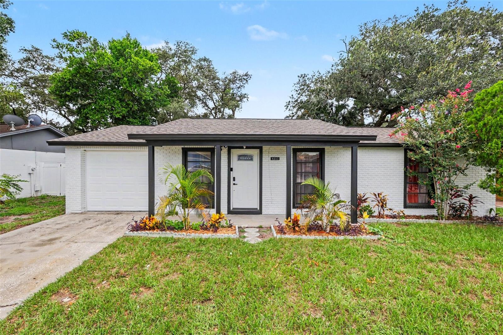 8253 GREENLEAF CIR