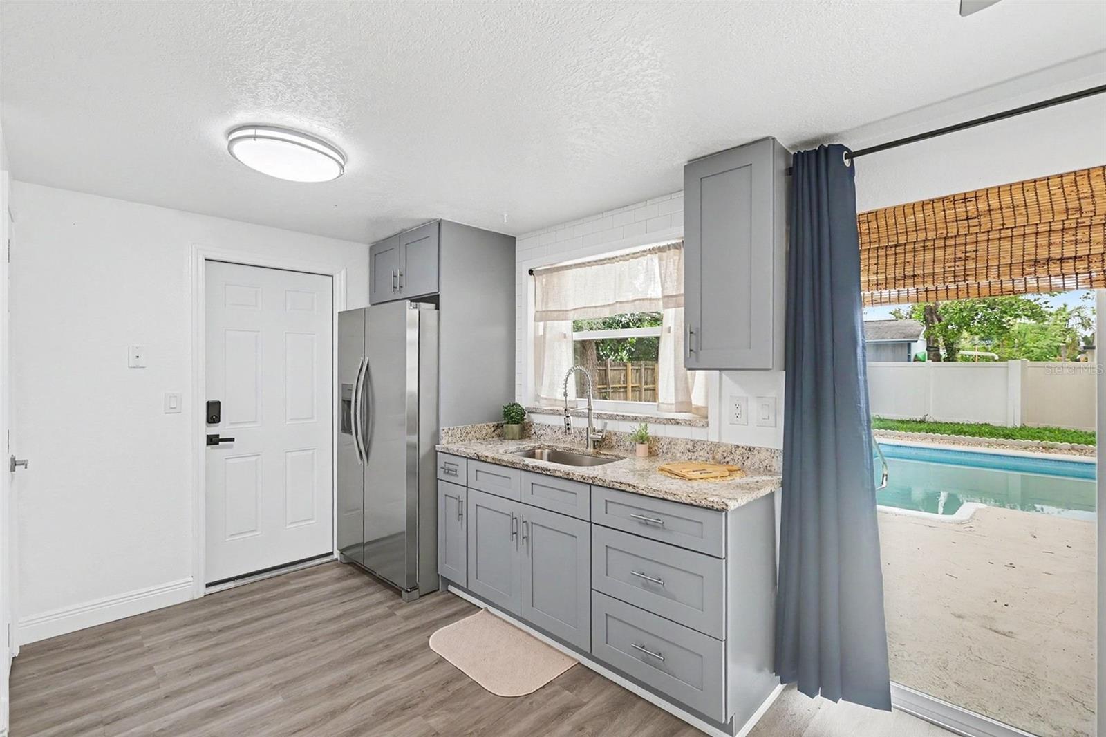 8253 GREENLEAF CIR