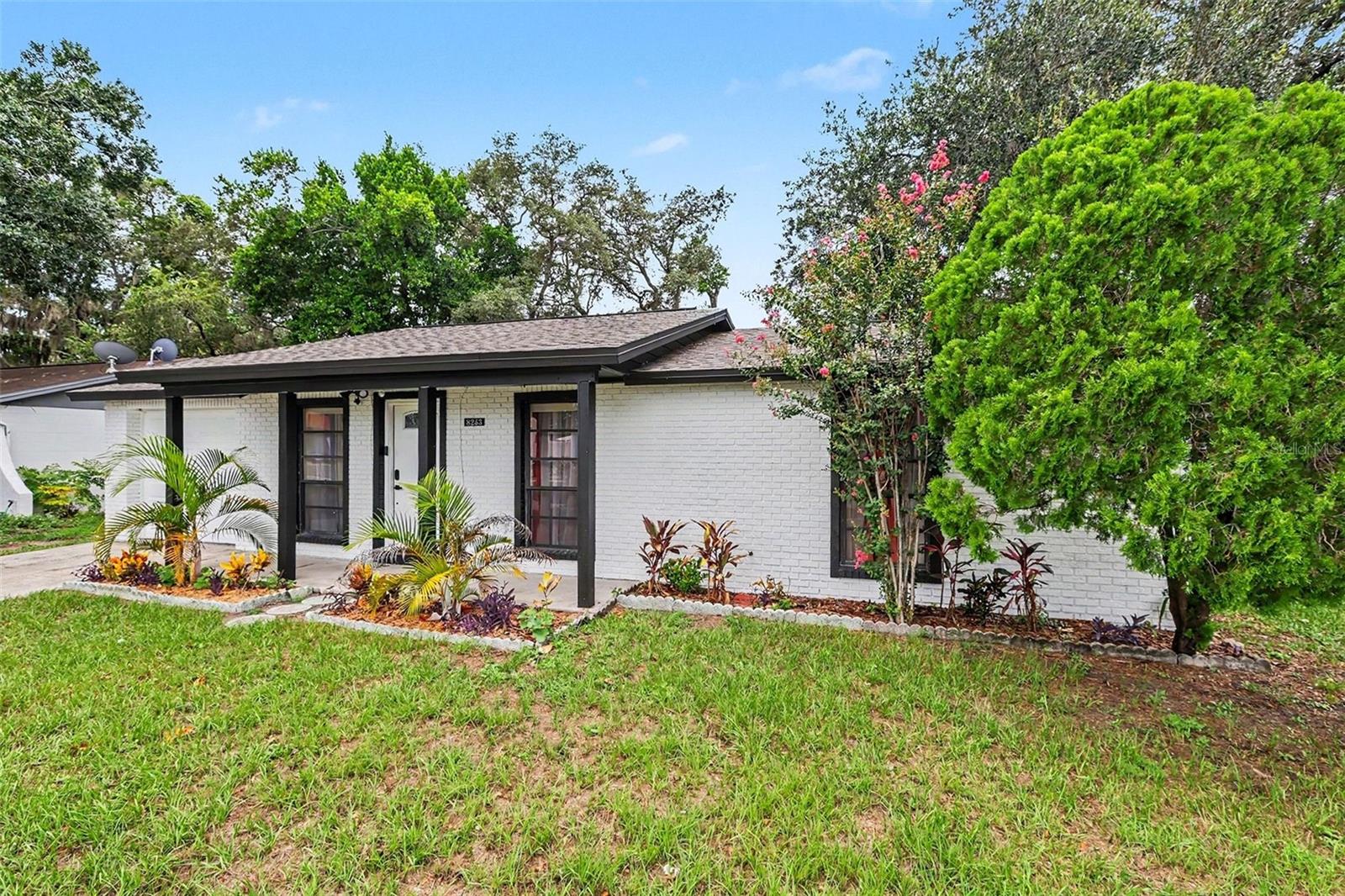 8253 GREENLEAF CIR