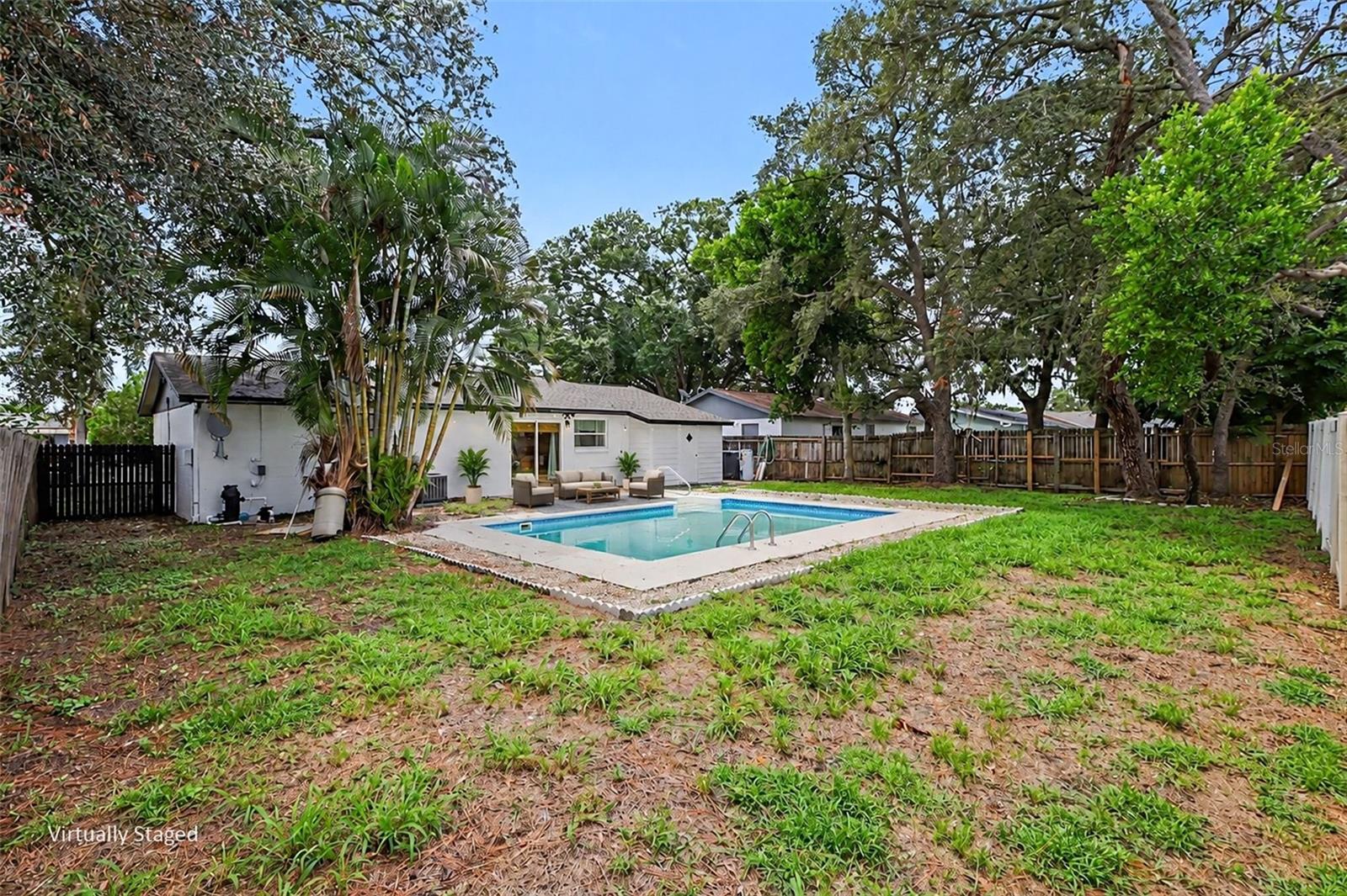 8253 GREENLEAF CIR