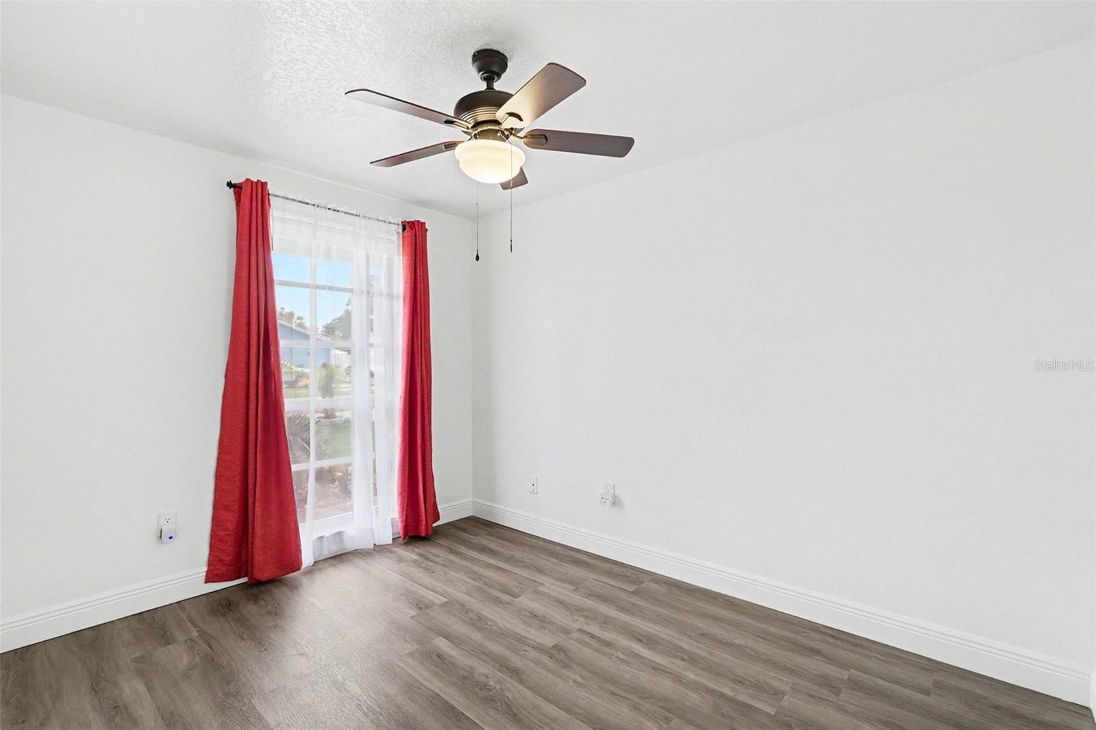 8253 GREENLEAF CIR
