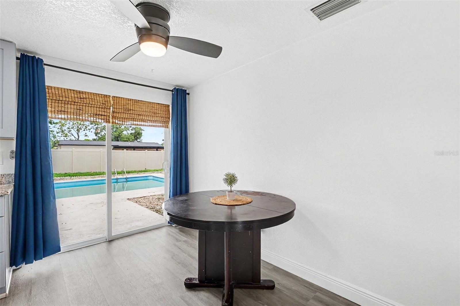 8253 GREENLEAF CIR