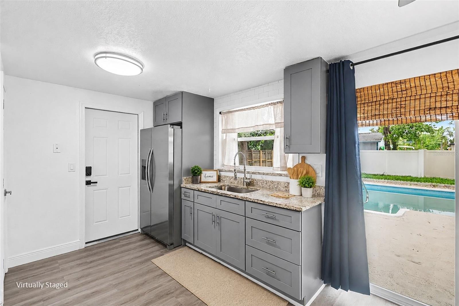 8253 GREENLEAF CIR