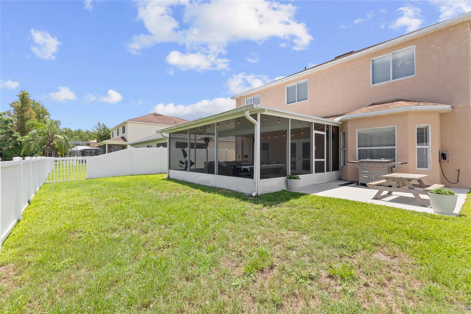 18923 FISHERMANS BEND DR