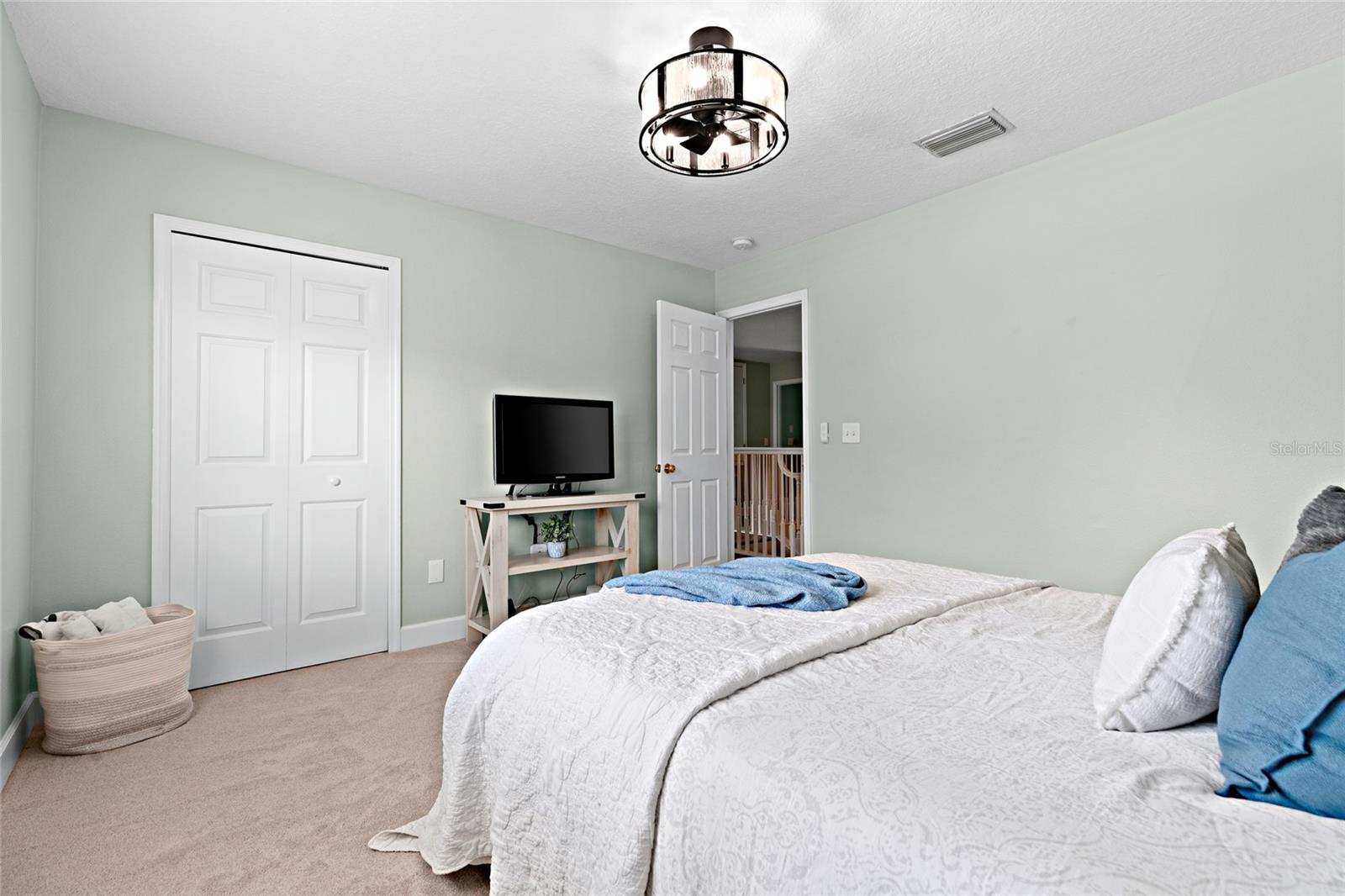 18923 FISHERMANS BEND DR