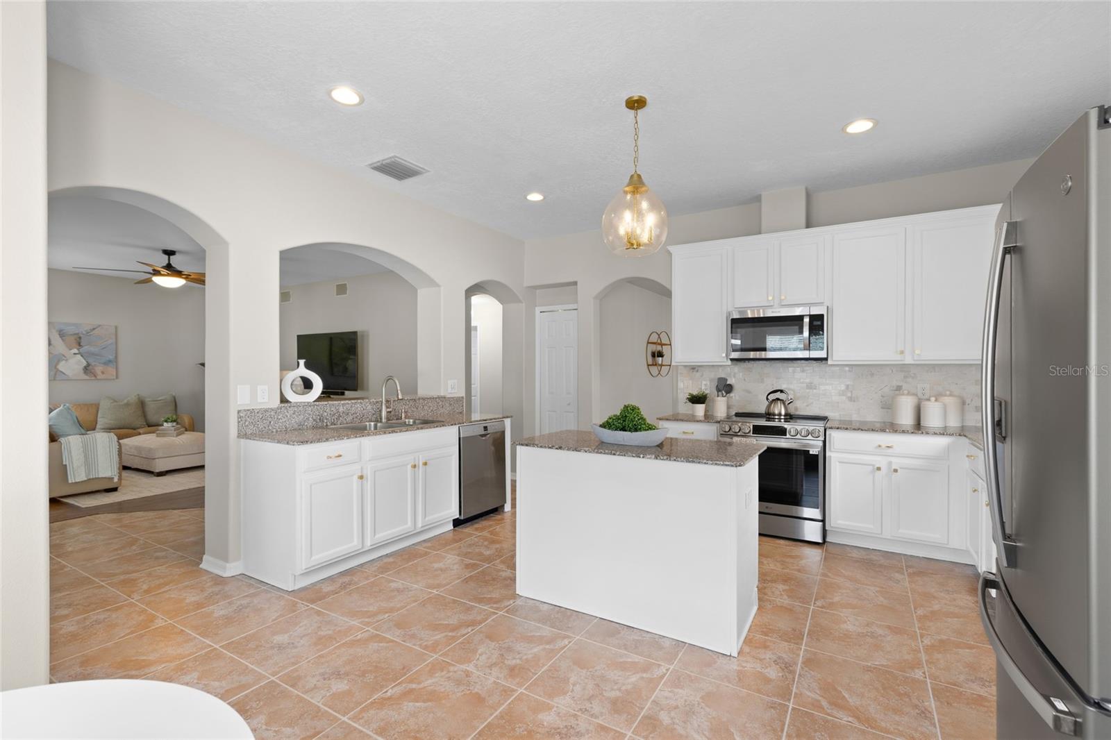 18923 FISHERMANS BEND DR
