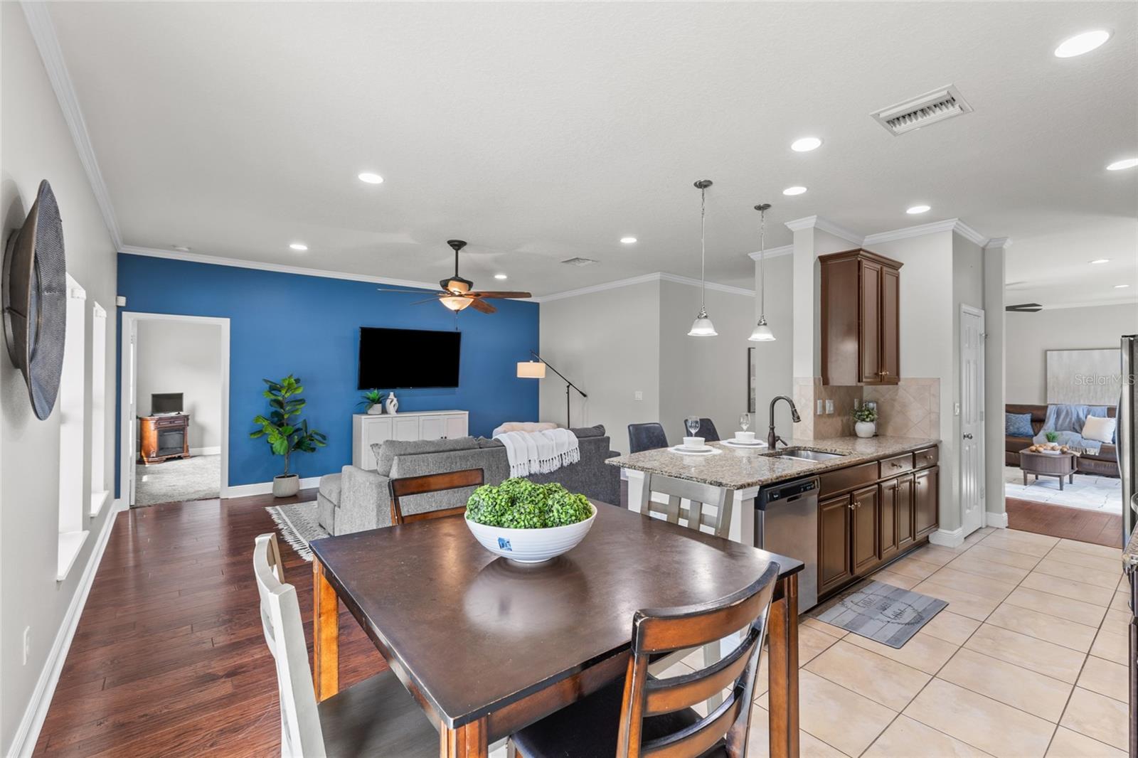 2719 CYPRESS BOWL RD