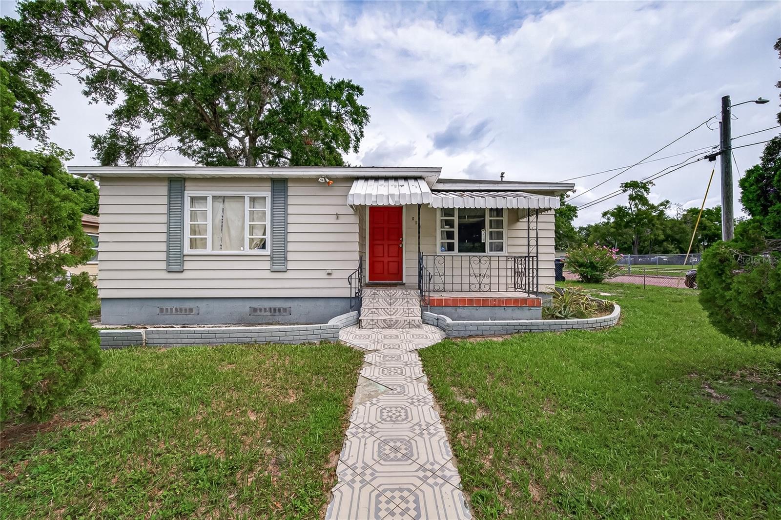 804 E FLORA ST